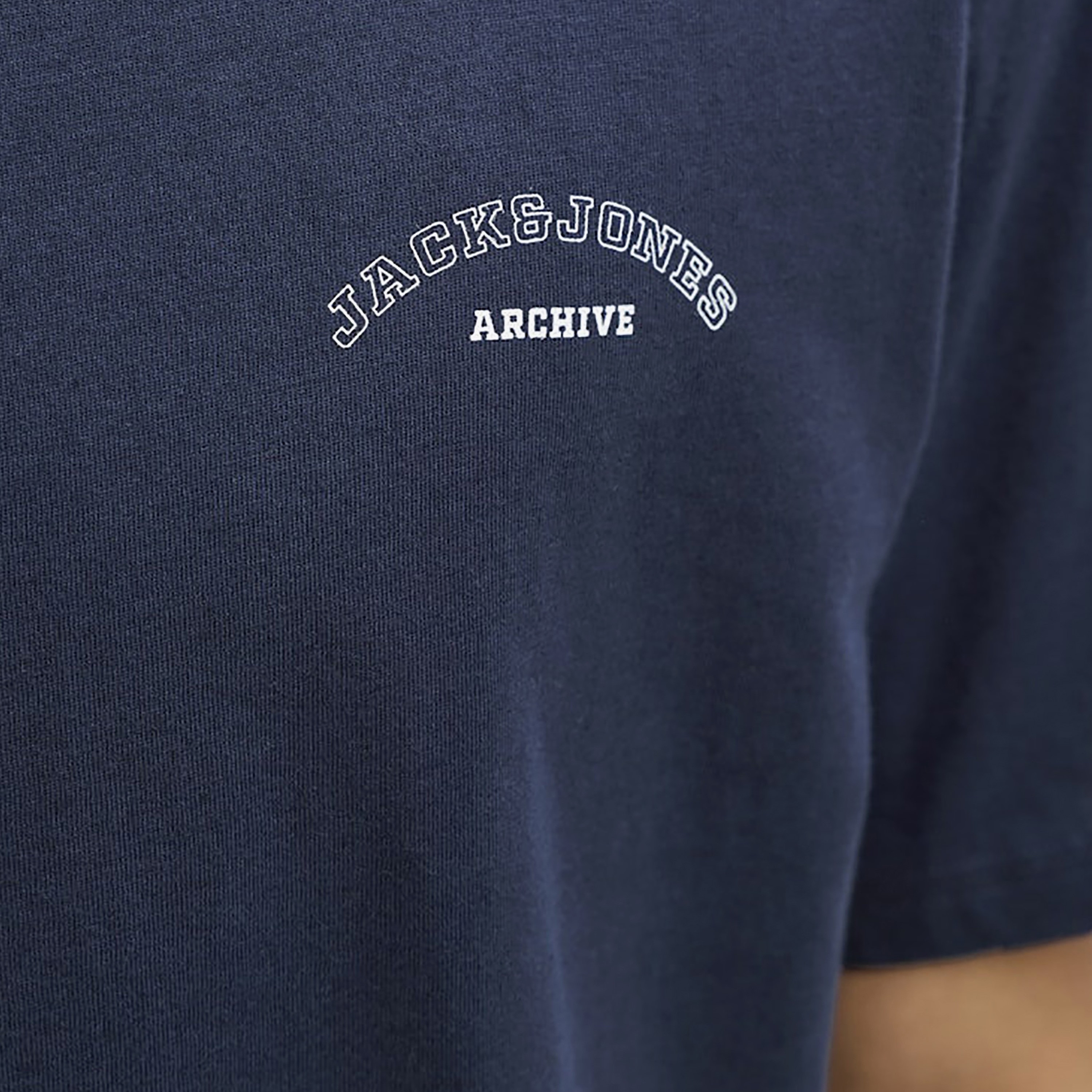 تيشيرت رجالي سادة بياقة دائرية وأكمام قصيرة من جاك ان جونز-men-clothing-tshirtsandpolos-tshirts-image-27