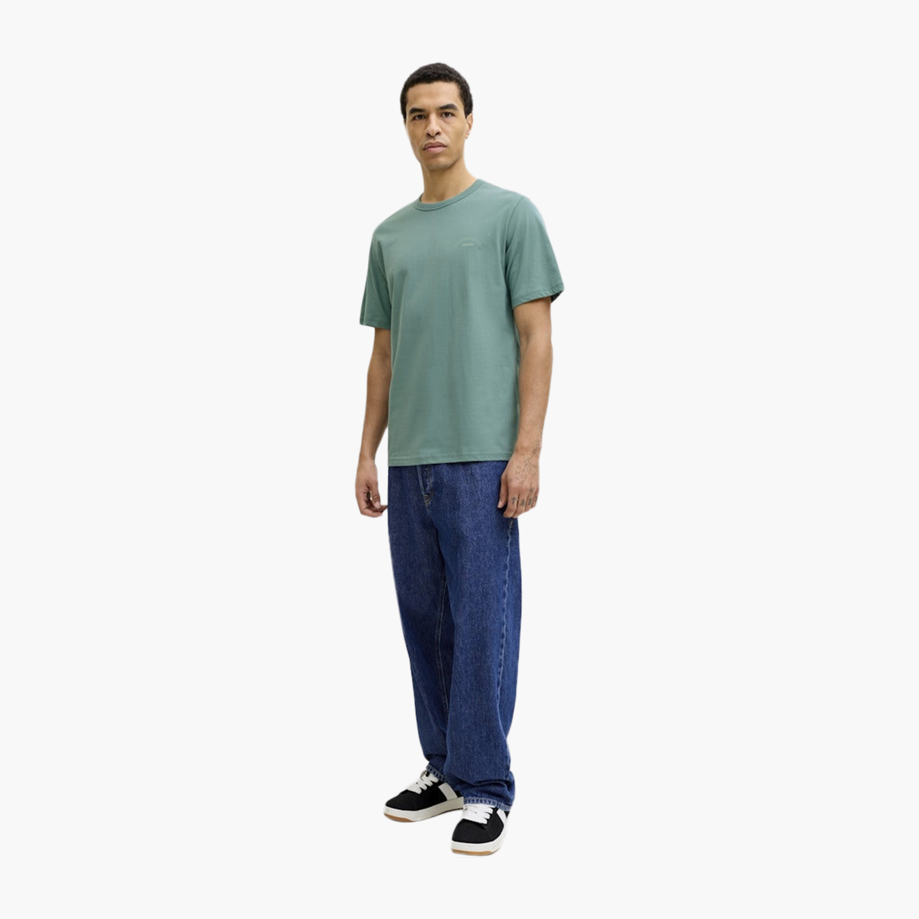 تيشيرت رجالي سادة بياقة دائرية وأكمام قصيرة من جاك ان جونز-men-clothing-tshirtsandpolos-tshirts-image-15