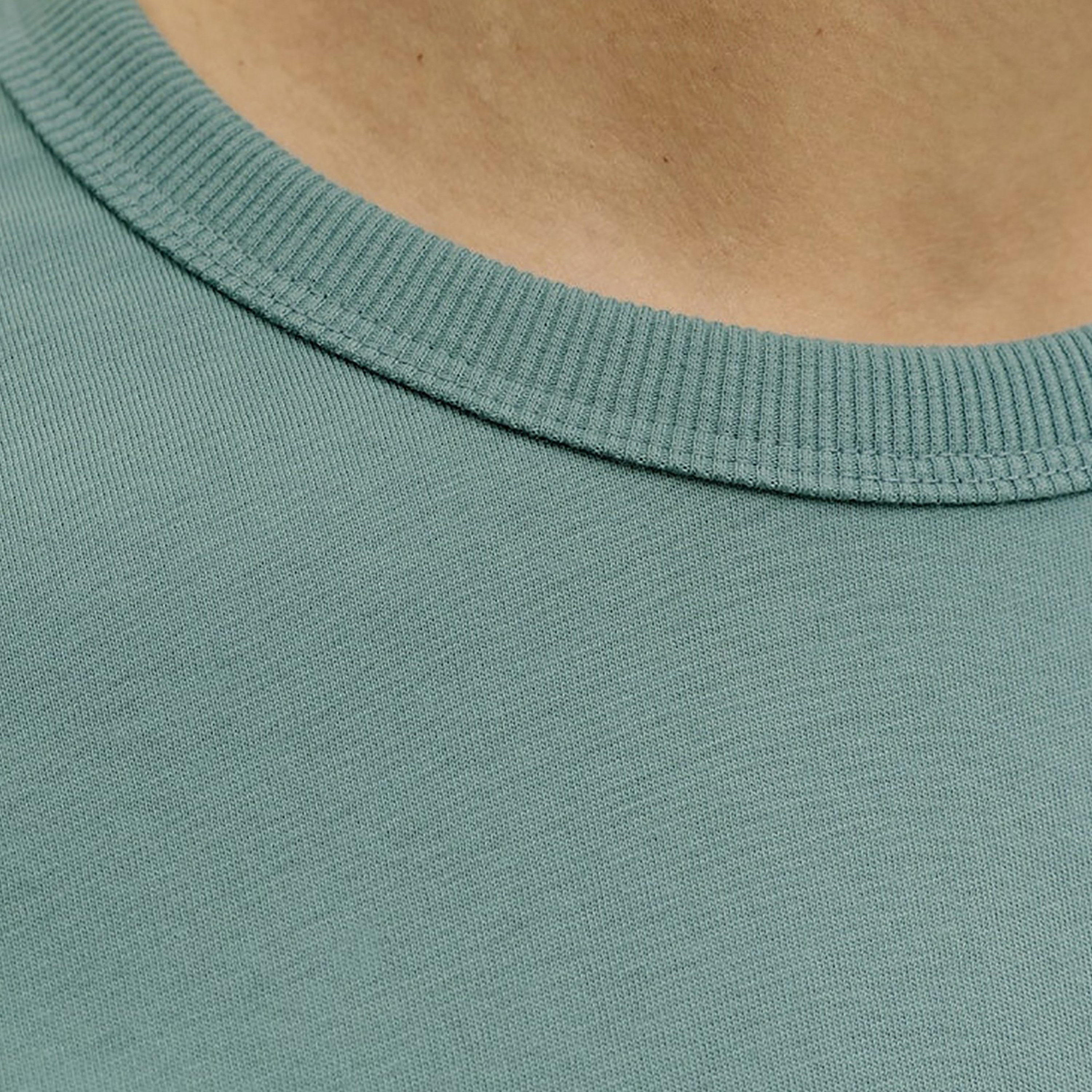 تيشيرت رجالي سادة بياقة دائرية وأكمام قصيرة من جاك ان جونز-men-clothing-tshirtsandpolos-tshirts-image-18