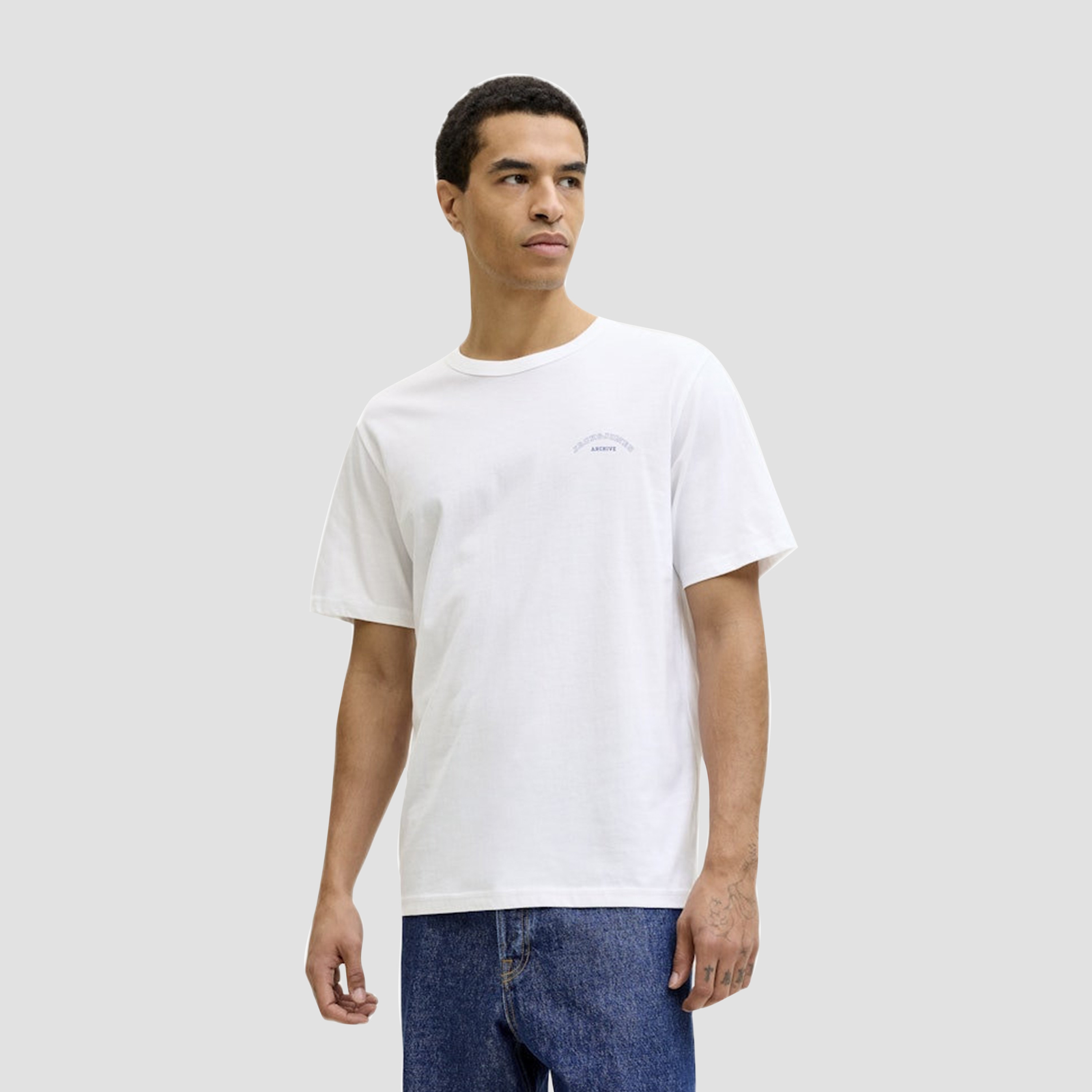 تيشيرت رجالي سادة بياقة دائرية وأكمام قصيرة من جاك ان جونز-men-clothing-tshirtsandpolos-tshirts-image-9