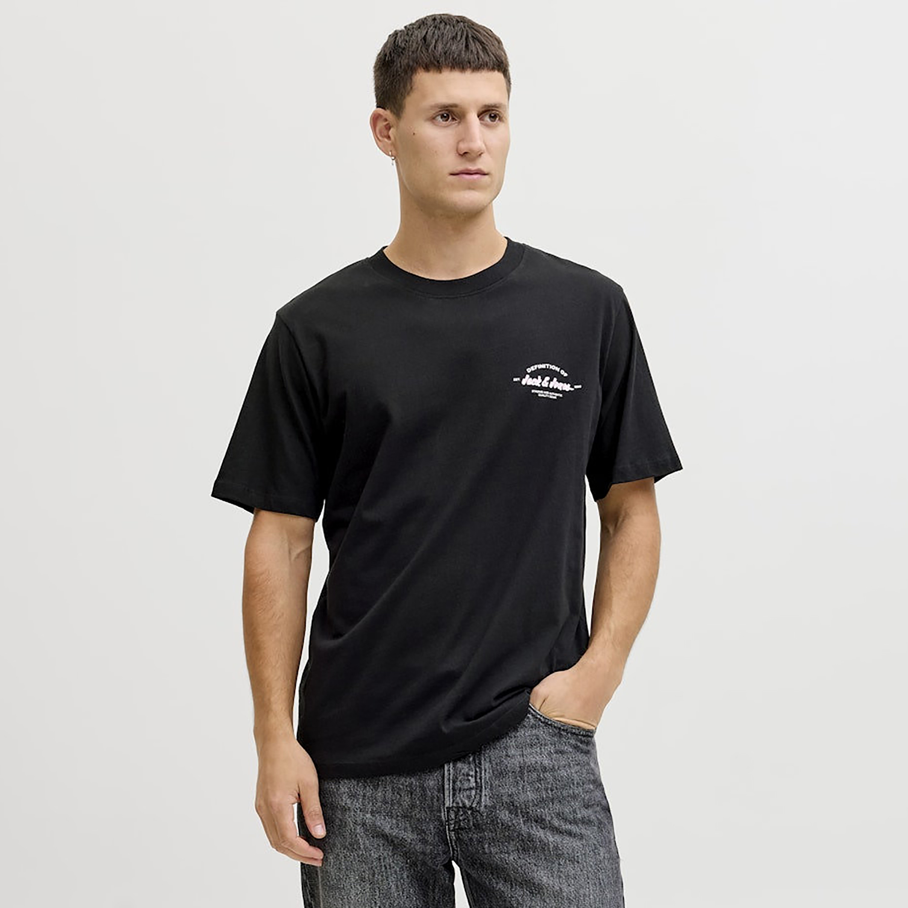 تيشيرت رجالي سادة بياقة دائرية وأكمام قصيرة من جاك ان جونز-men-clothing-tshirtsandpolos-tshirts-image-9
