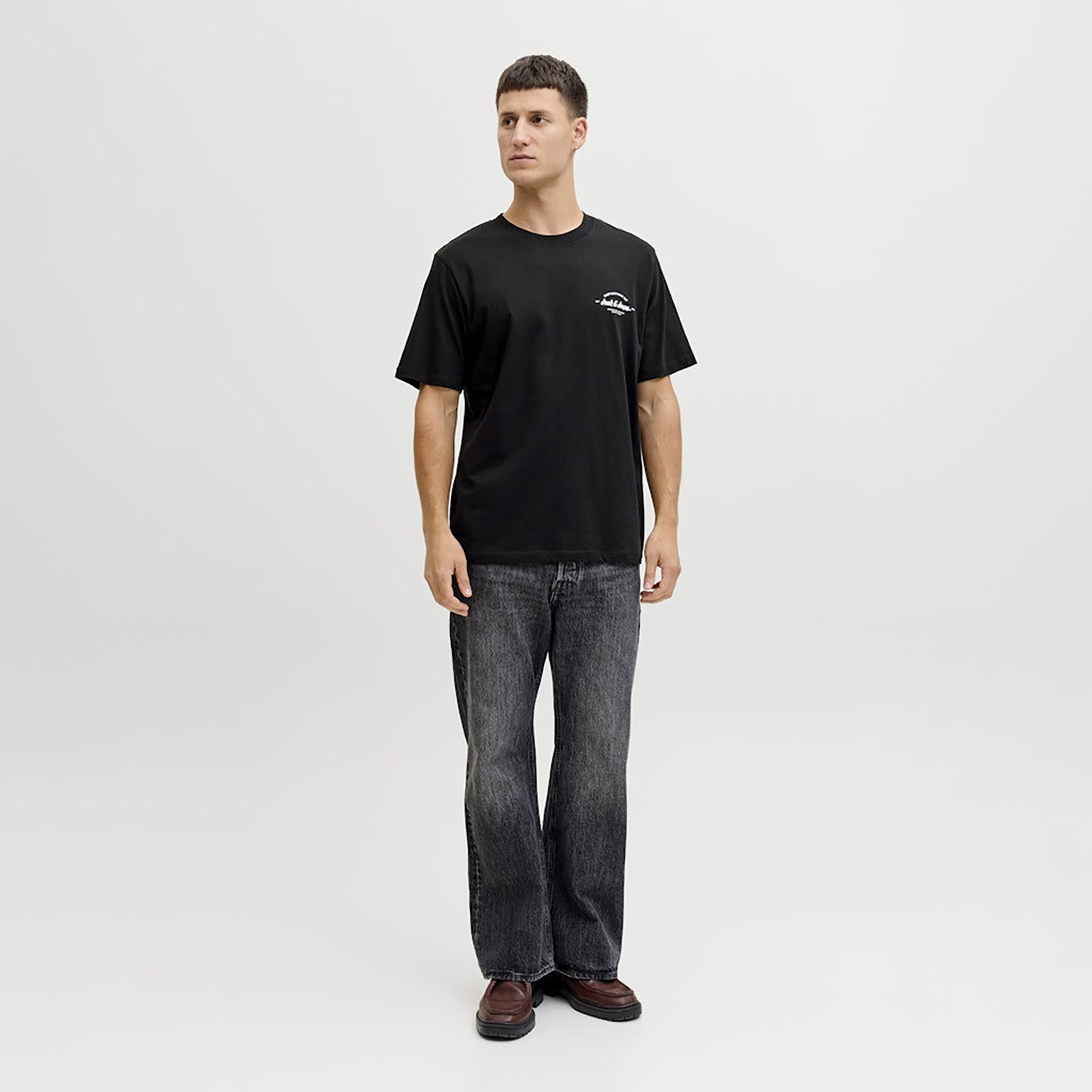 تيشيرت رجالي سادة بياقة دائرية وأكمام قصيرة من جاك ان جونز-men-clothing-tshirtsandpolos-tshirts-image-10