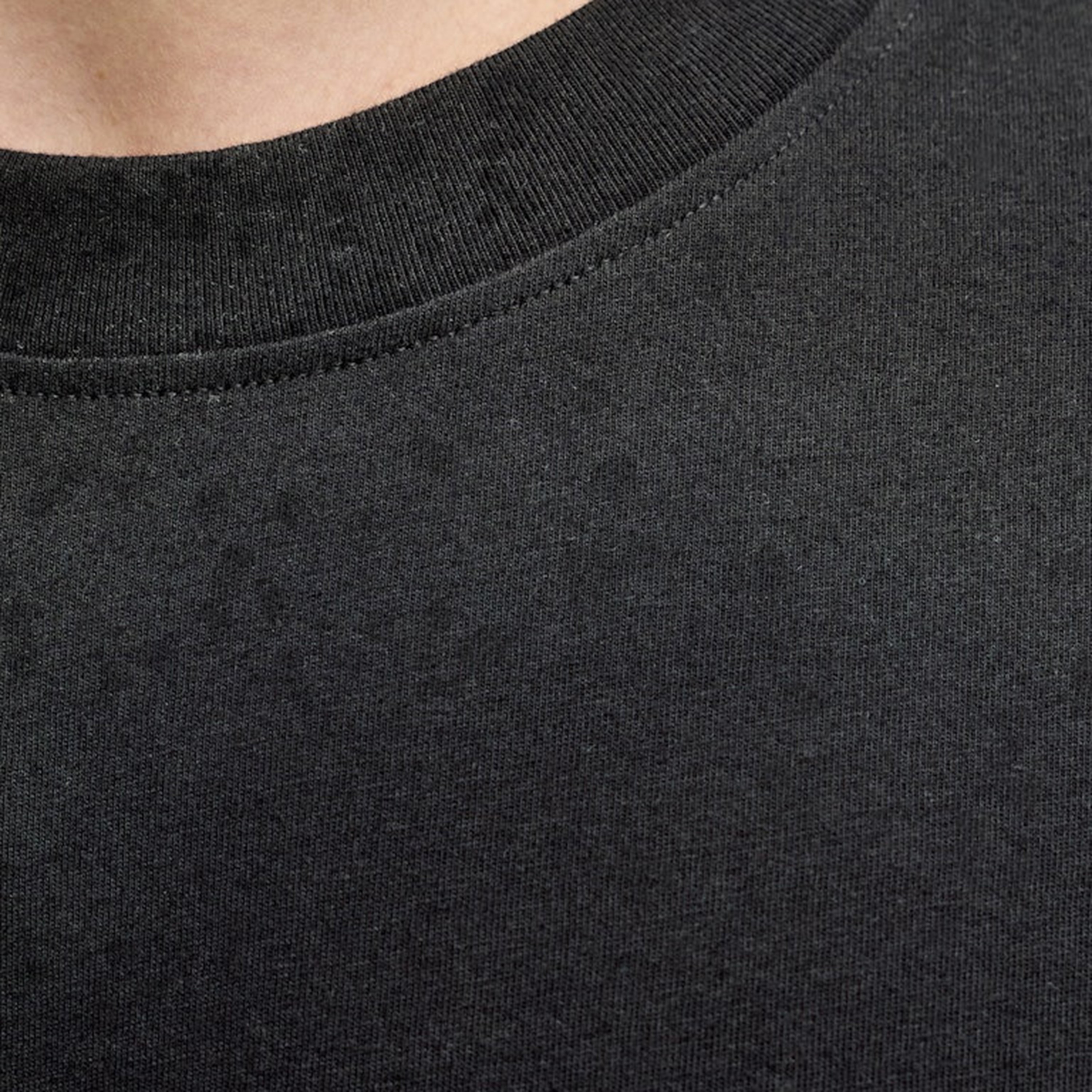 تيشيرت رجالي سادة بياقة دائرية وأكمام قصيرة من جاك ان جونز-men-clothing-tshirtsandpolos-tshirts-image-12
