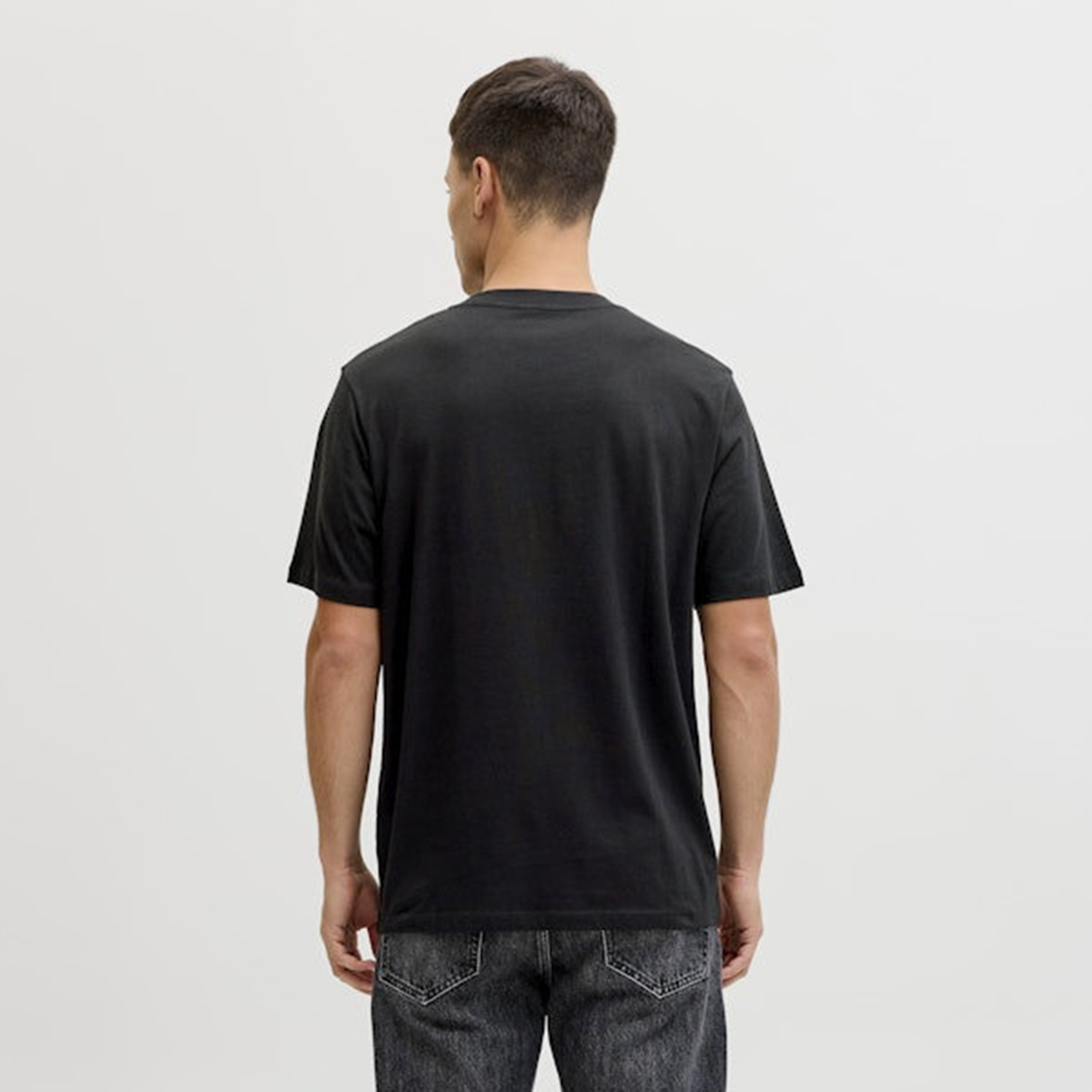 تيشيرت رجالي سادة بياقة دائرية وأكمام قصيرة من جاك ان جونز-men-clothing-tshirtsandpolos-tshirts-image-13