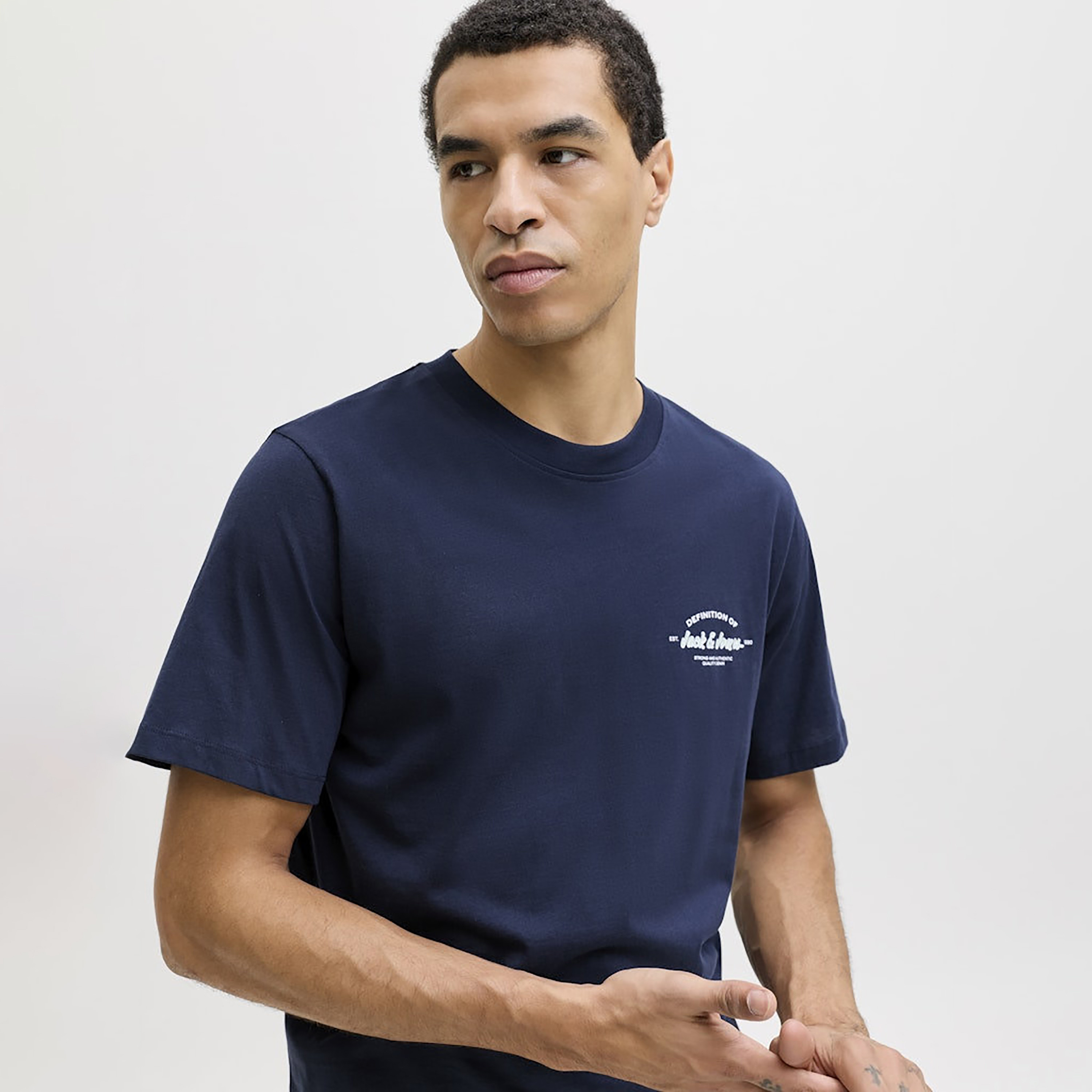 تيشيرت رجالي سادة بياقة دائرية وأكمام قصيرة من جاك ان جونز-men-clothing-tshirtsandpolos-tshirts-image-16