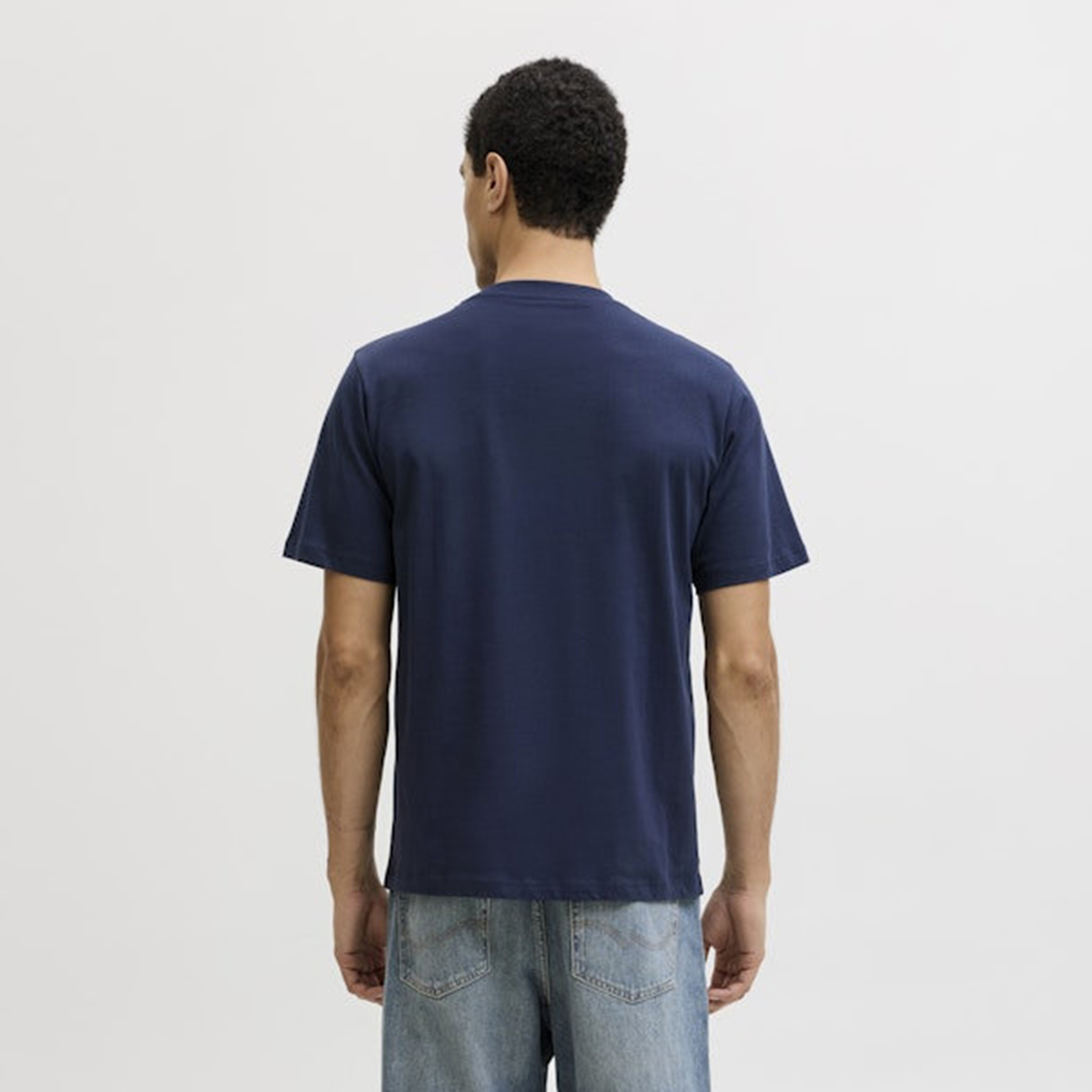 تيشيرت رجالي سادة بياقة دائرية وأكمام قصيرة من جاك ان جونز-men-clothing-tshirtsandpolos-tshirts-image-17