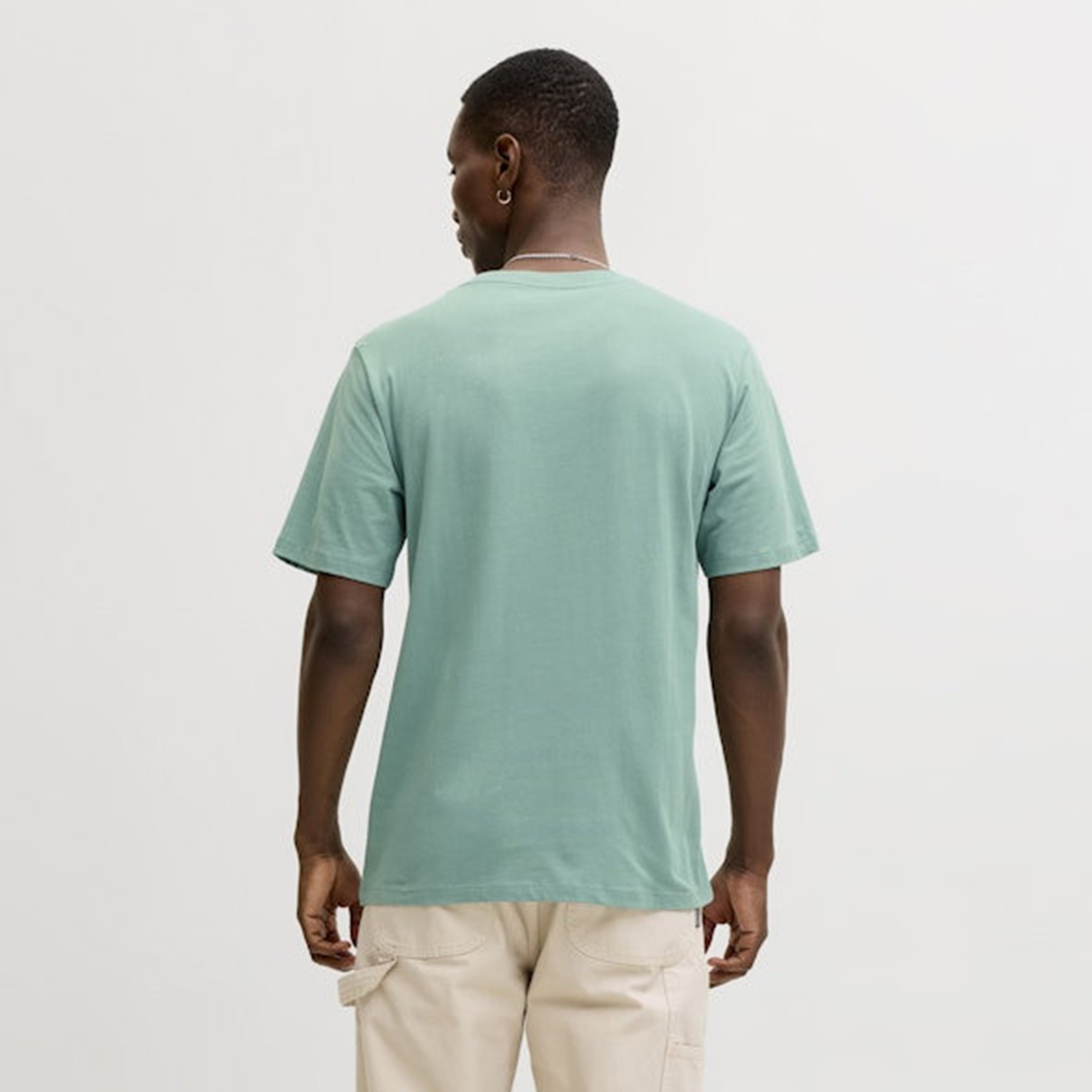 تيشيرت رجالي سادة بياقة دائرية وأكمام قصيرة من جاك ان جونز-men-clothing-tshirtsandpolos-tshirts-image-8