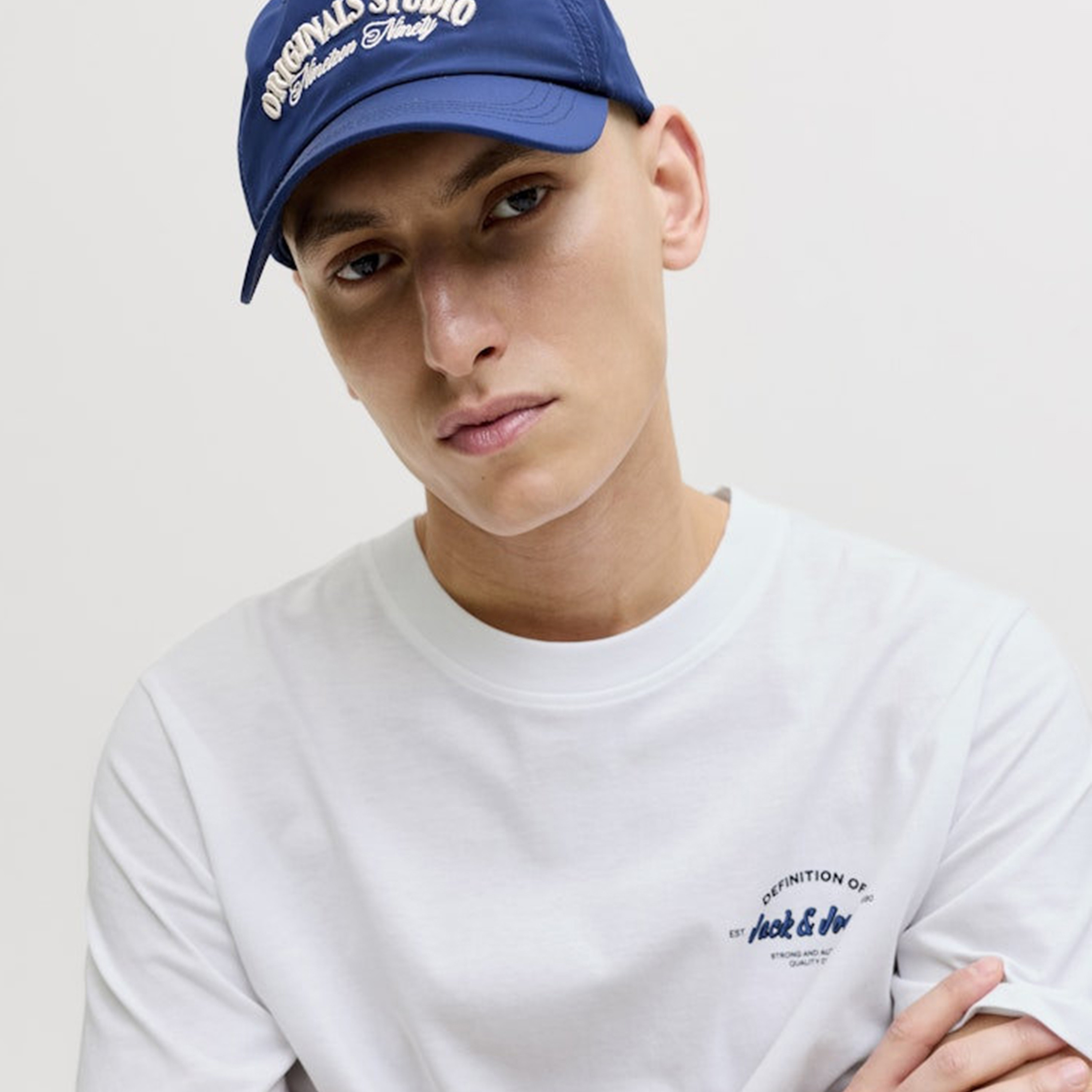 تيشيرت رجالي سادة بياقة دائرية وأكمام قصيرة من جاك ان جونز-men-clothing-tshirtsandpolos-tshirts-image-3