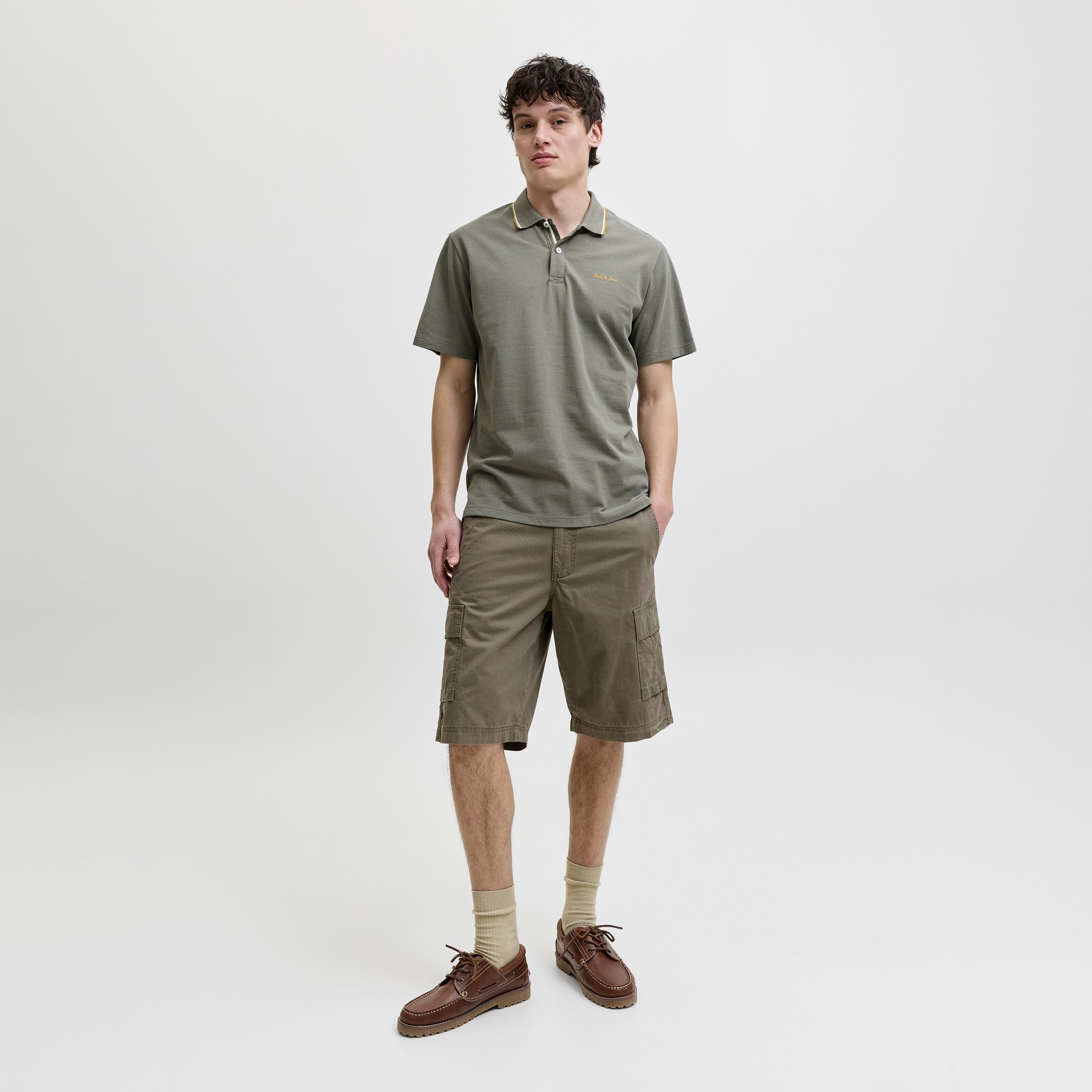 تي شيرت بولو رجالي سادة بياقة وأكمام قصيرة من جاك اند جونز-men-clothing-tshirtsandpolos-polos-image-2