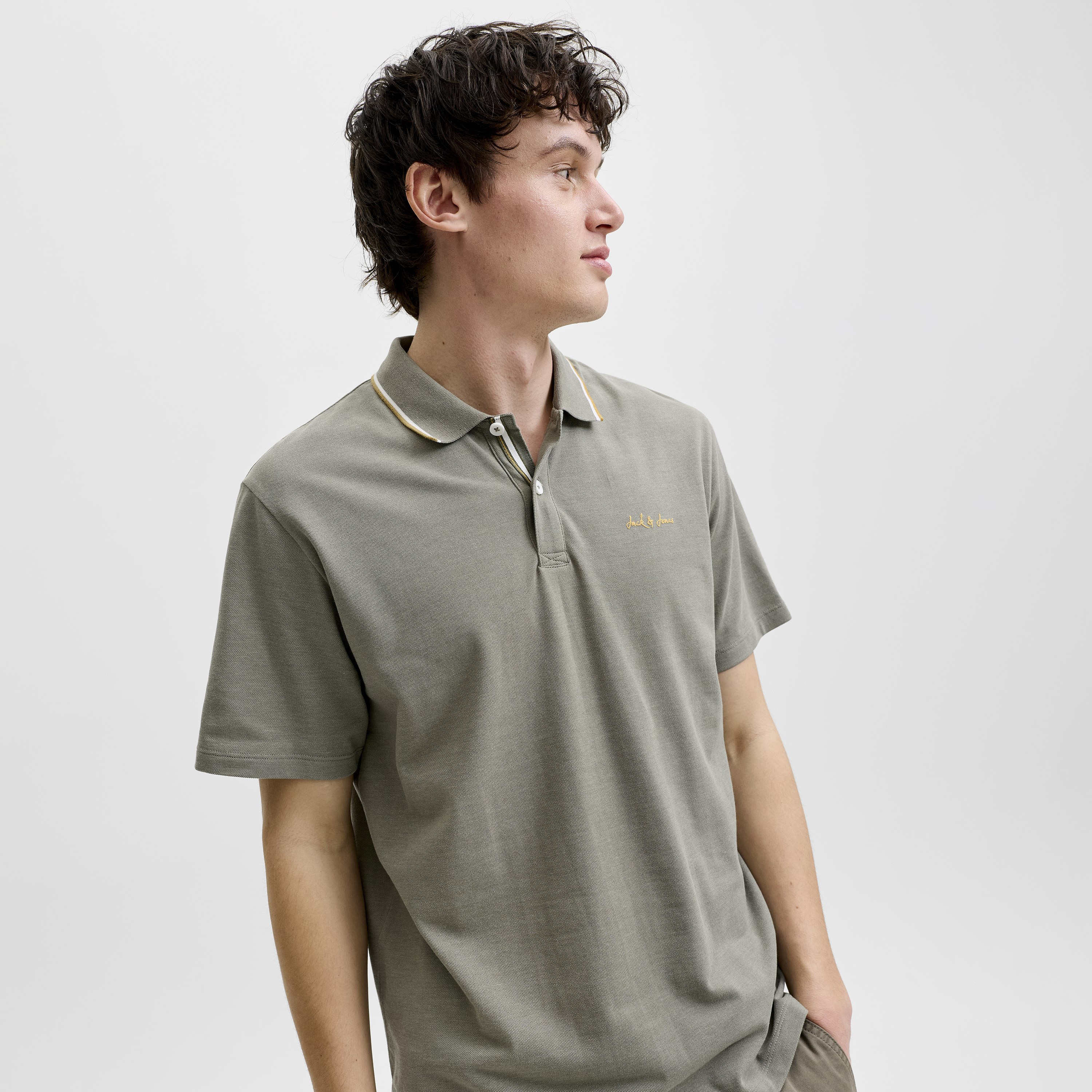 تي شيرت بولو رجالي سادة بياقة وأكمام قصيرة من جاك اند جونز-men-clothing-tshirtsandpolos-polos-image-3