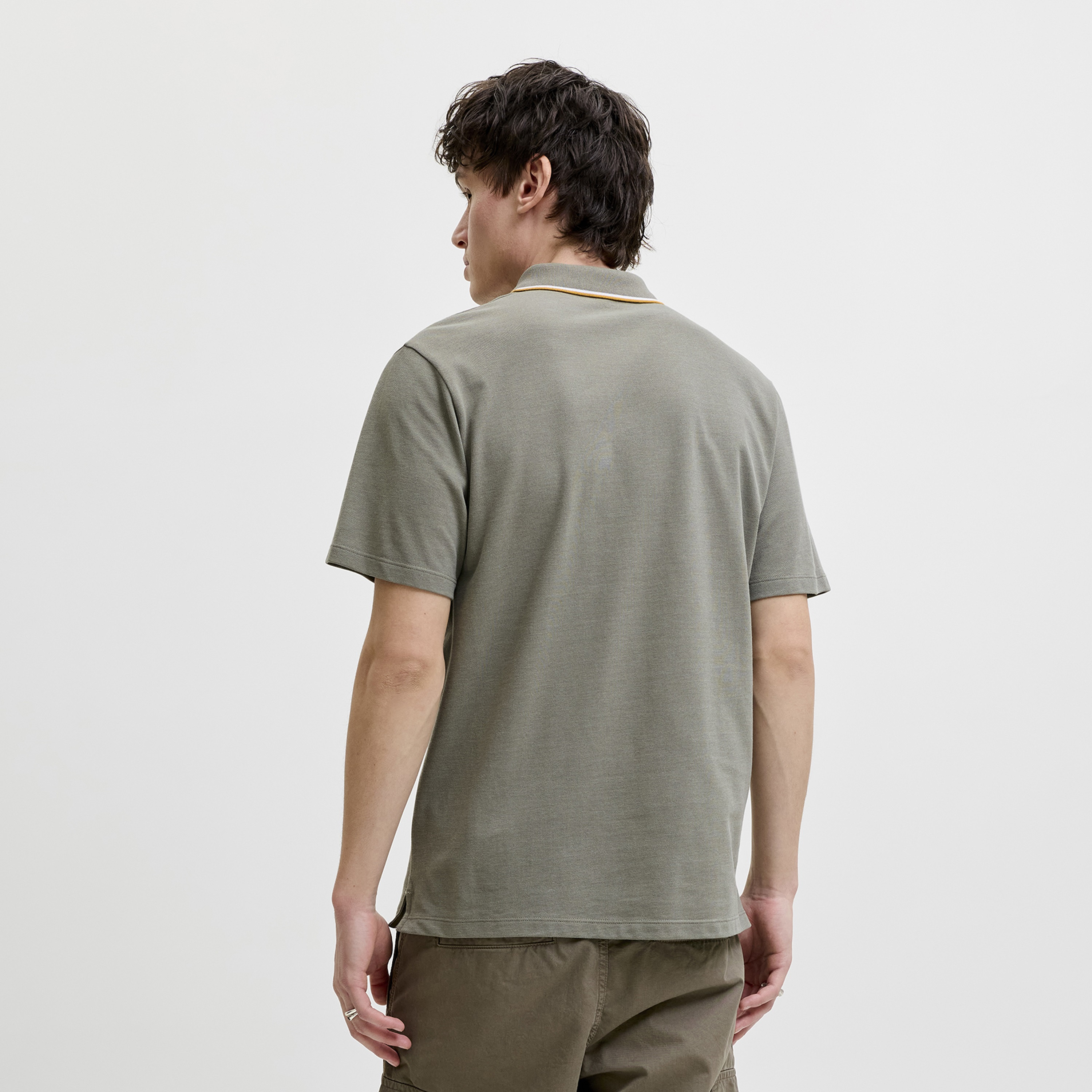 تي شيرت بولو رجالي سادة بياقة وأكمام قصيرة من جاك اند جونز-men-clothing-tshirtsandpolos-polos-image-4