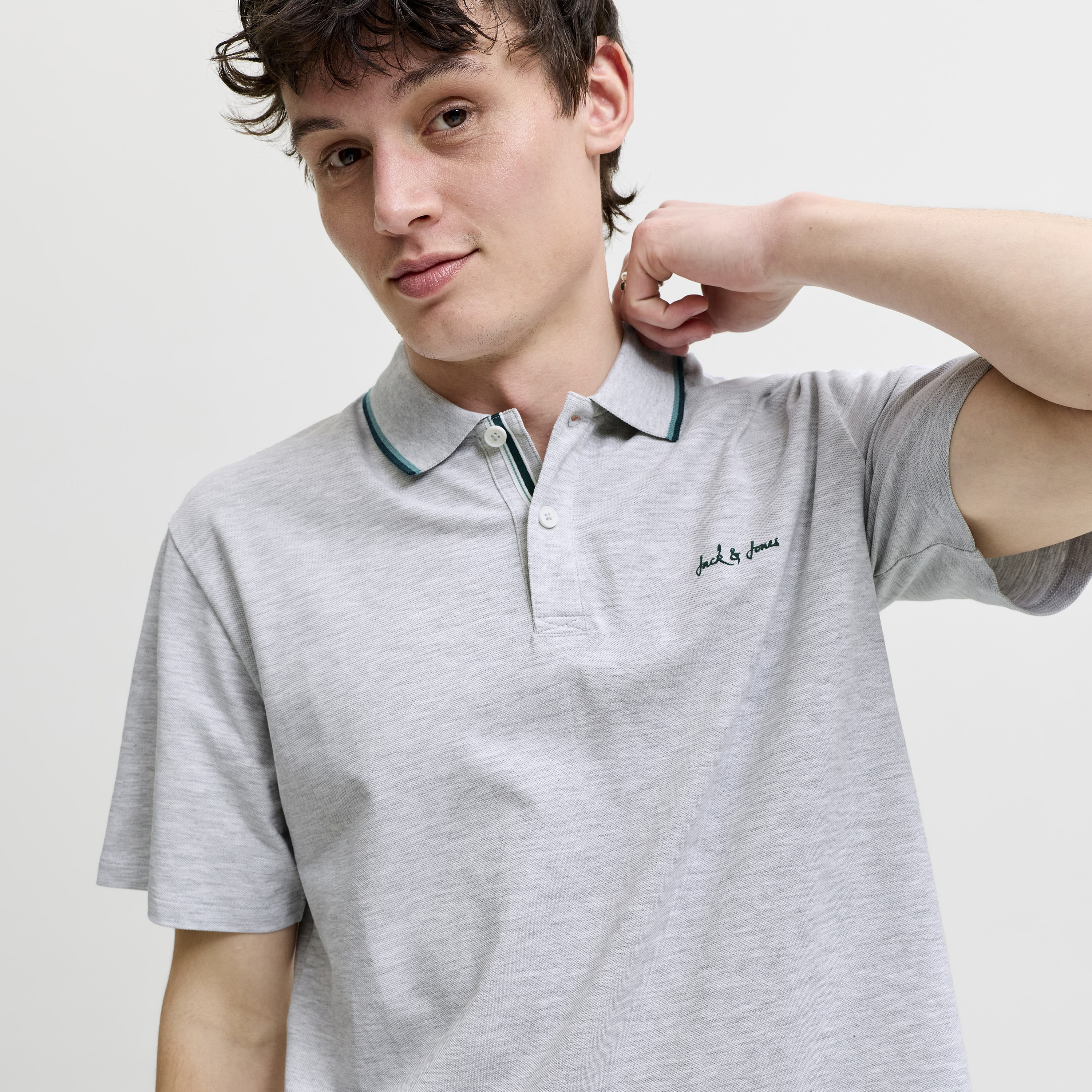 تي شيرت بولو رجالي سادة بياقة وأكمام قصيرة من جاك اند جونز-men-clothing-tshirtsandpolos-polos-image-3