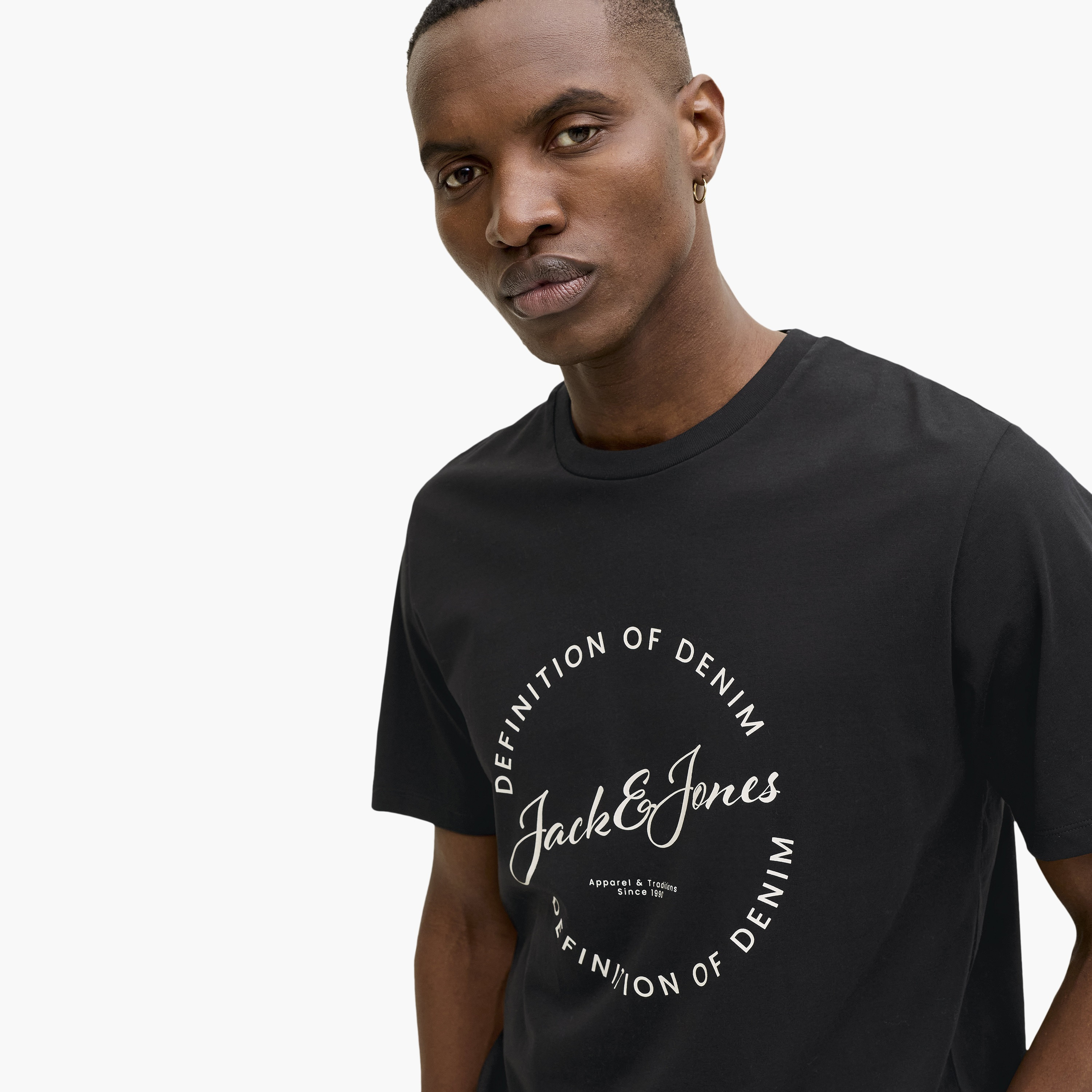 تي شيرت رجالي مطبوع بياقة دائرية وأكمام قصيرة من جاك اند جونز-men-clothing-tshirtsandpolos-tshirts-image-3