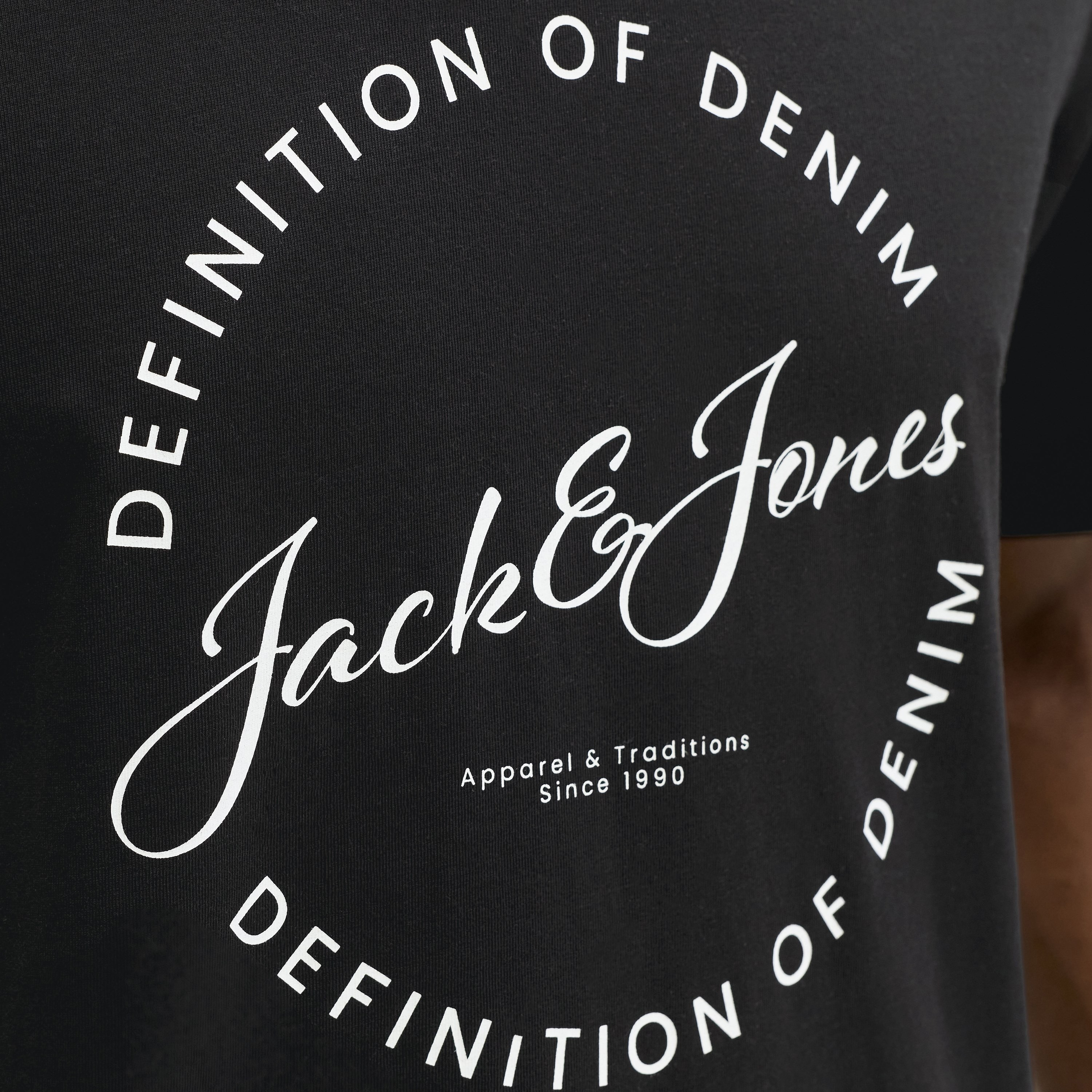 تي شيرت رجالي مطبوع بياقة دائرية وأكمام قصيرة من جاك اند جونز-men-clothing-tshirtsandpolos-tshirts-image-6