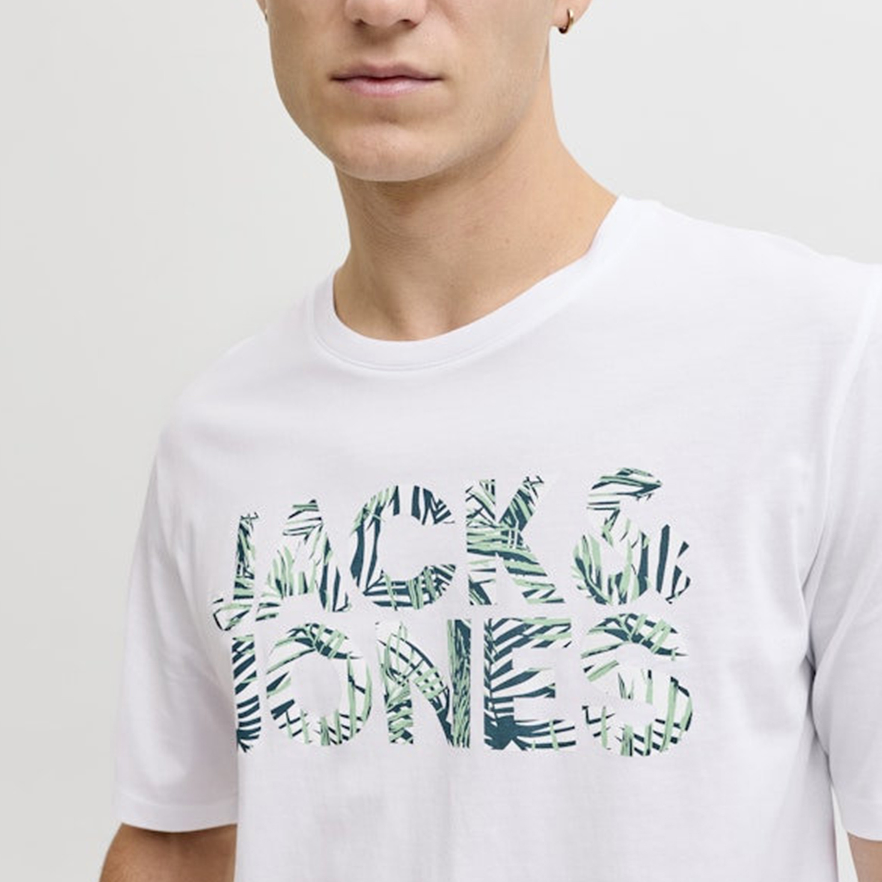 تي شيرت رجالي بأكمام قصيرة ورقبة دائرية وشعار من جاك اند جونز-men-clothing-tshirtsandpolos-tshirts-image-11