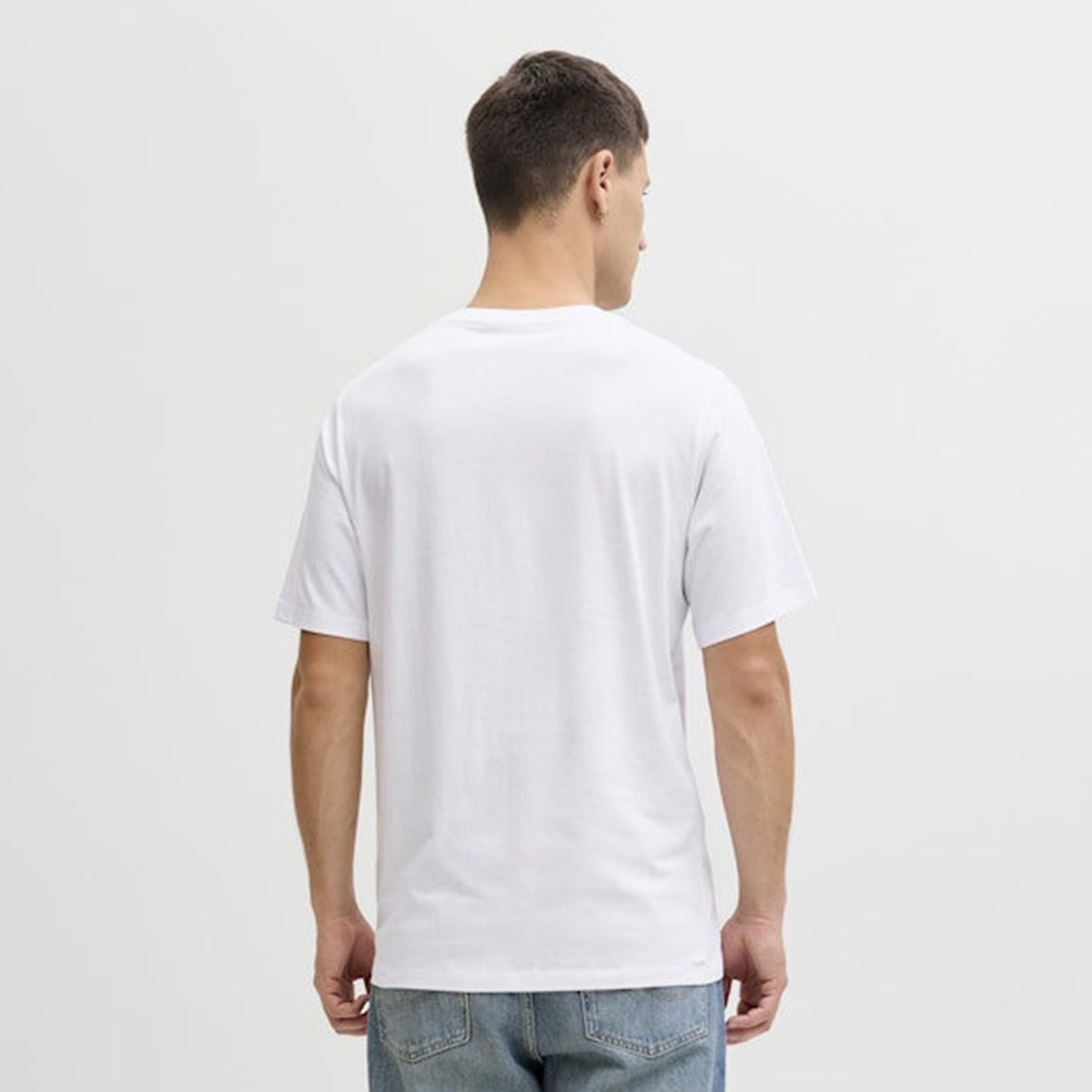 تي شيرت رجالي بأكمام قصيرة ورقبة دائرية وشعار من جاك اند جونز-men-clothing-tshirtsandpolos-tshirts-image-12