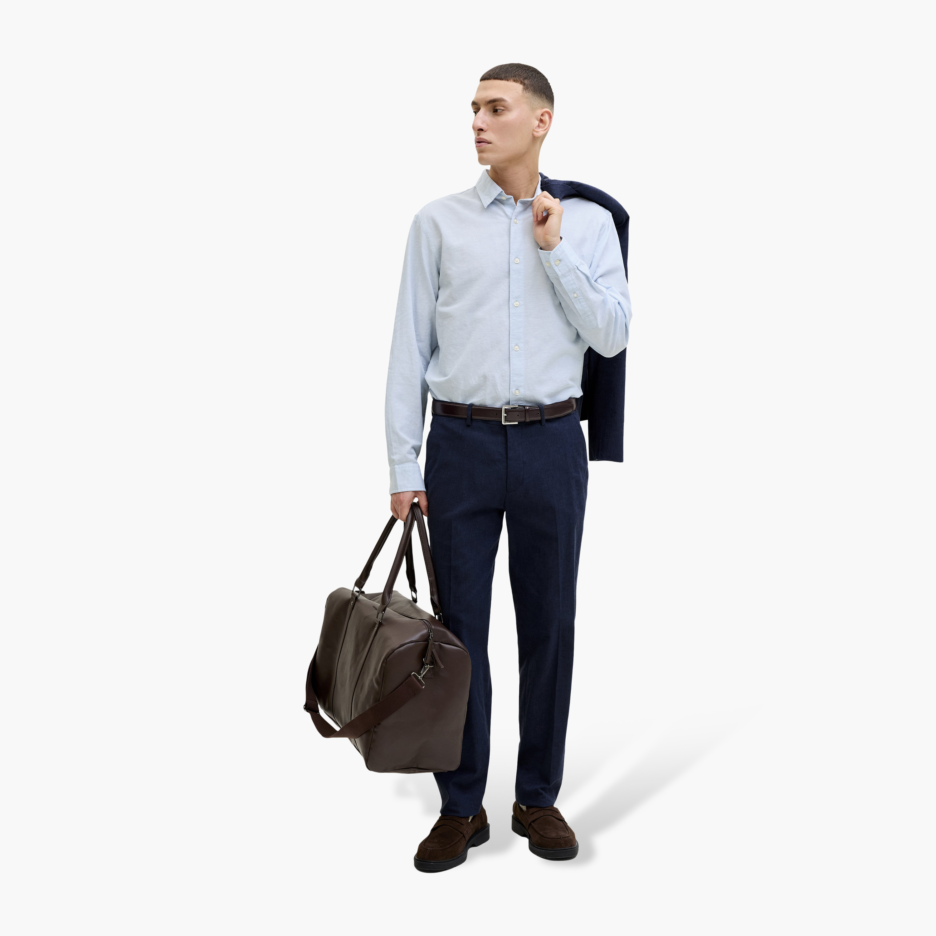 قميص سادة بقصة "ريجيولار فيت" بياقة مدببة وأكمام طويلة رجالي من جاك أند جونز-men-clothing-shirts-image-9