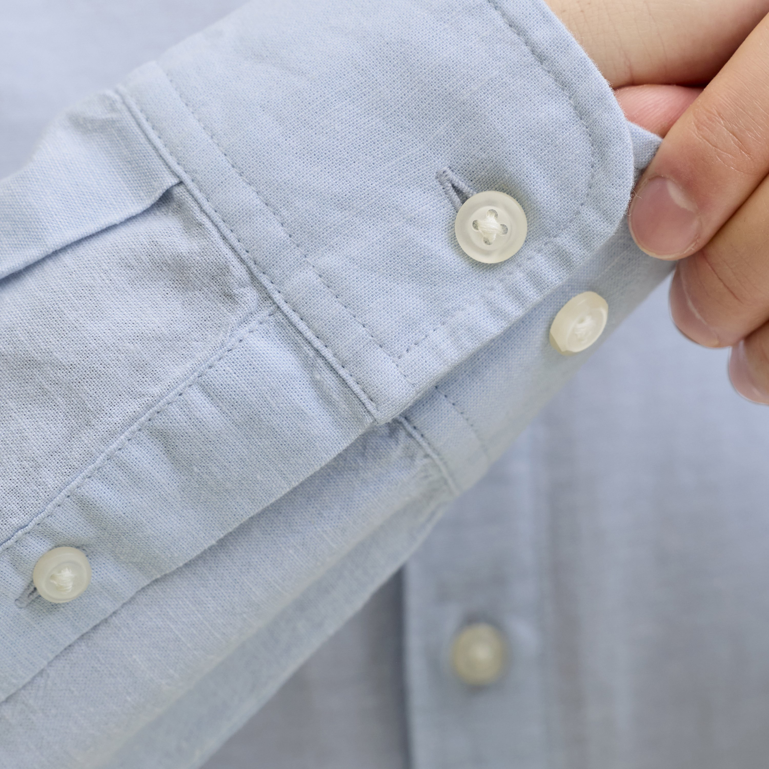 قميص سادة بقصة "ريجيولار فيت" بياقة مدببة وأكمام طويلة رجالي من جاك أند جونز-men-clothing-shirts-image-14