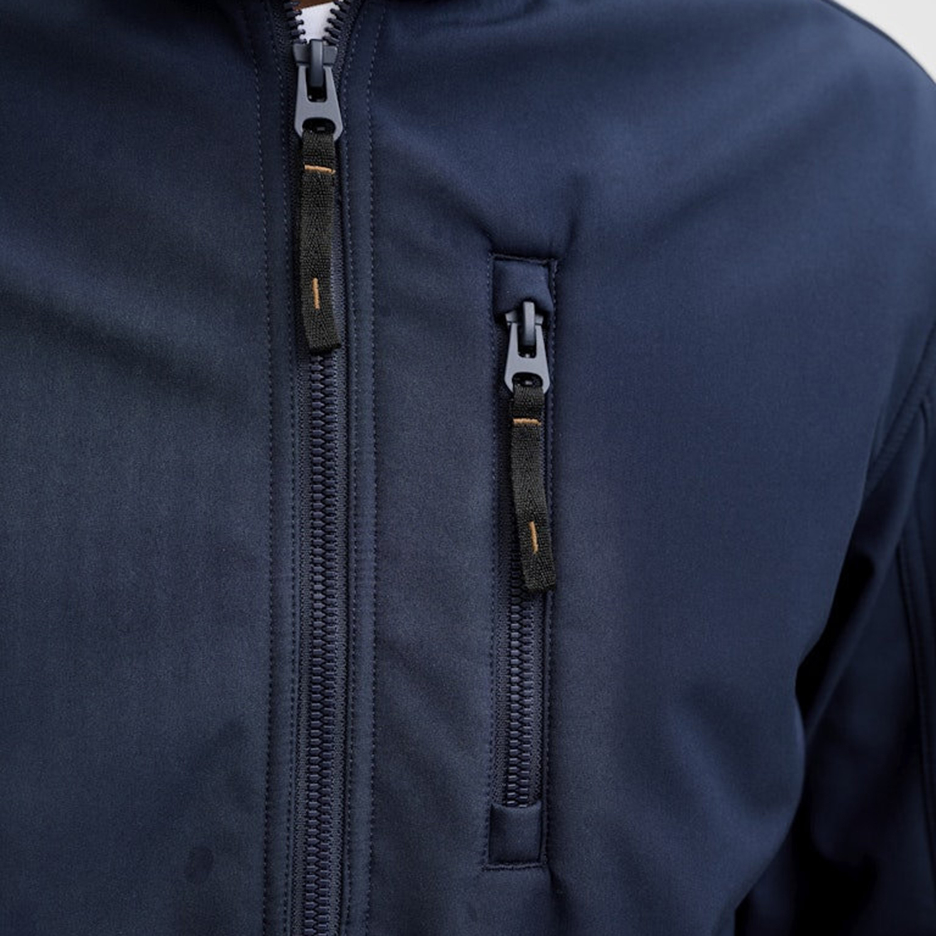 جاكيت "سوفت شيل" رجالي سادة بياقة عالية وأكمام طويلة من جاك آند جونز-men-clothing-jacketsandblazers-jackets-image-3