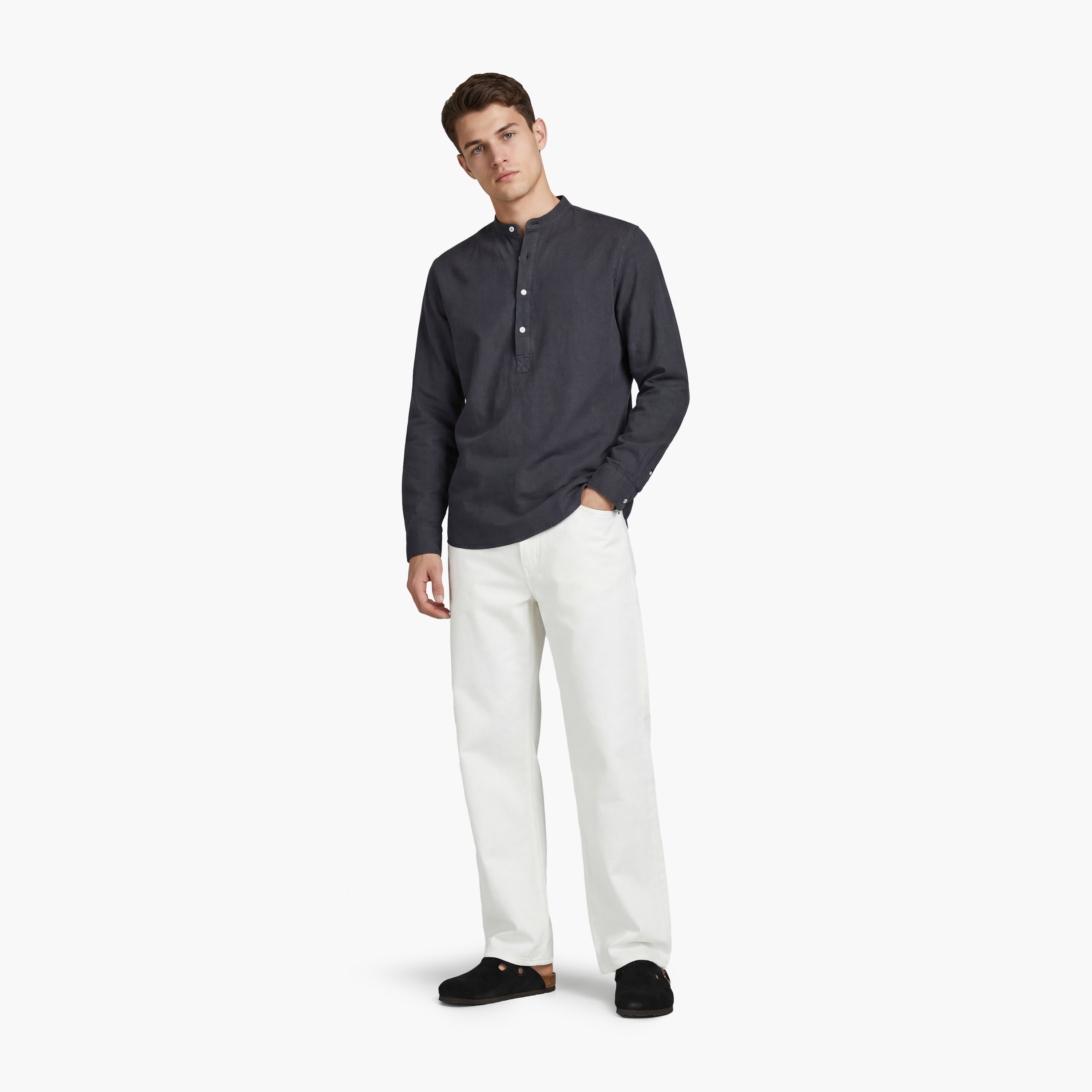 قميص رجالي سادة بقصة ريجلار فيت وأكمام طويلة وياقة صينية "باند كولار" من جاك آند جونز-men-clothing-shirts-image-2