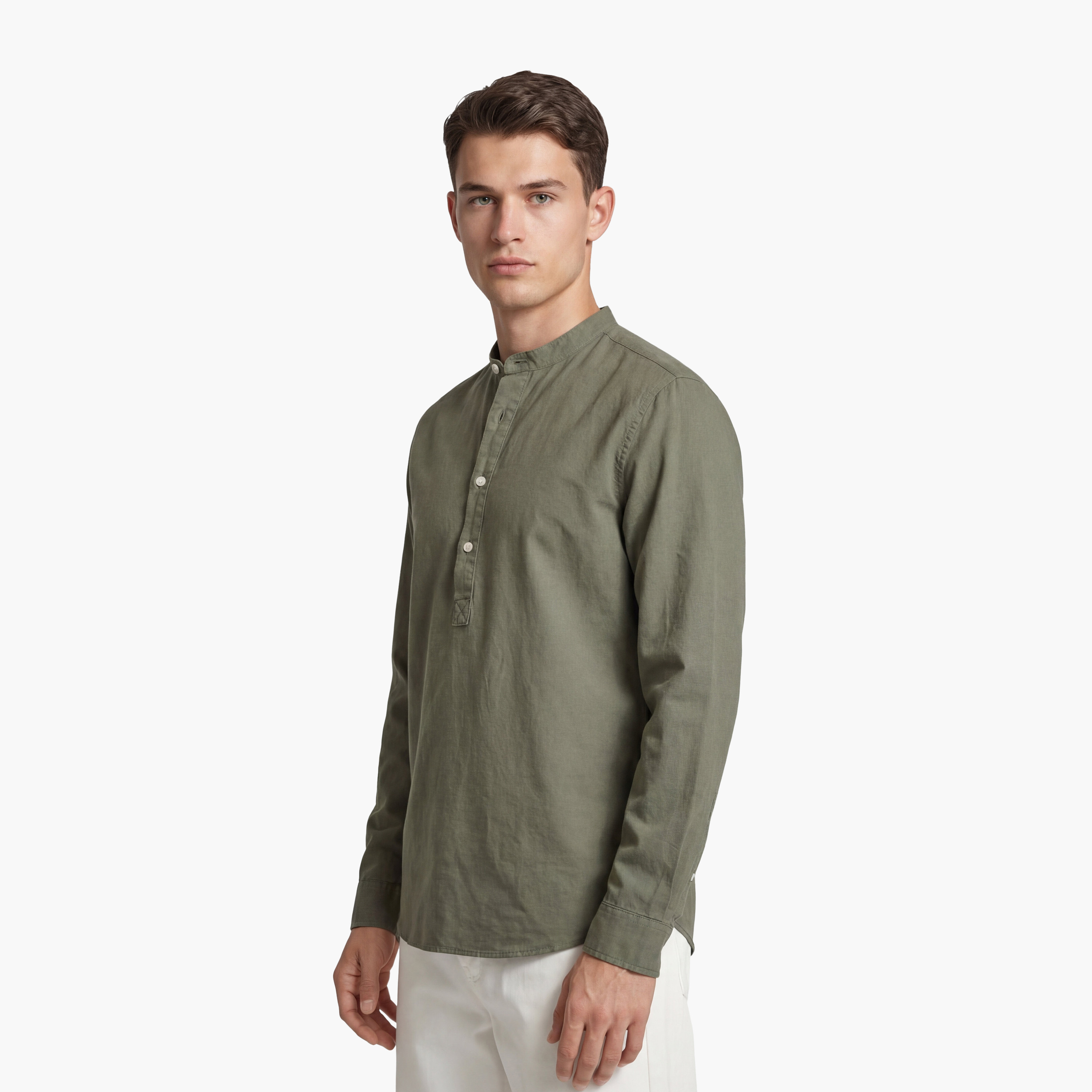 قميص رجالي سادة بقصة ريجلار فيت وأكمام طويلة وياقة صينية "باند كولار" من جاك آند جونز-men-clothing-shirts-image-8