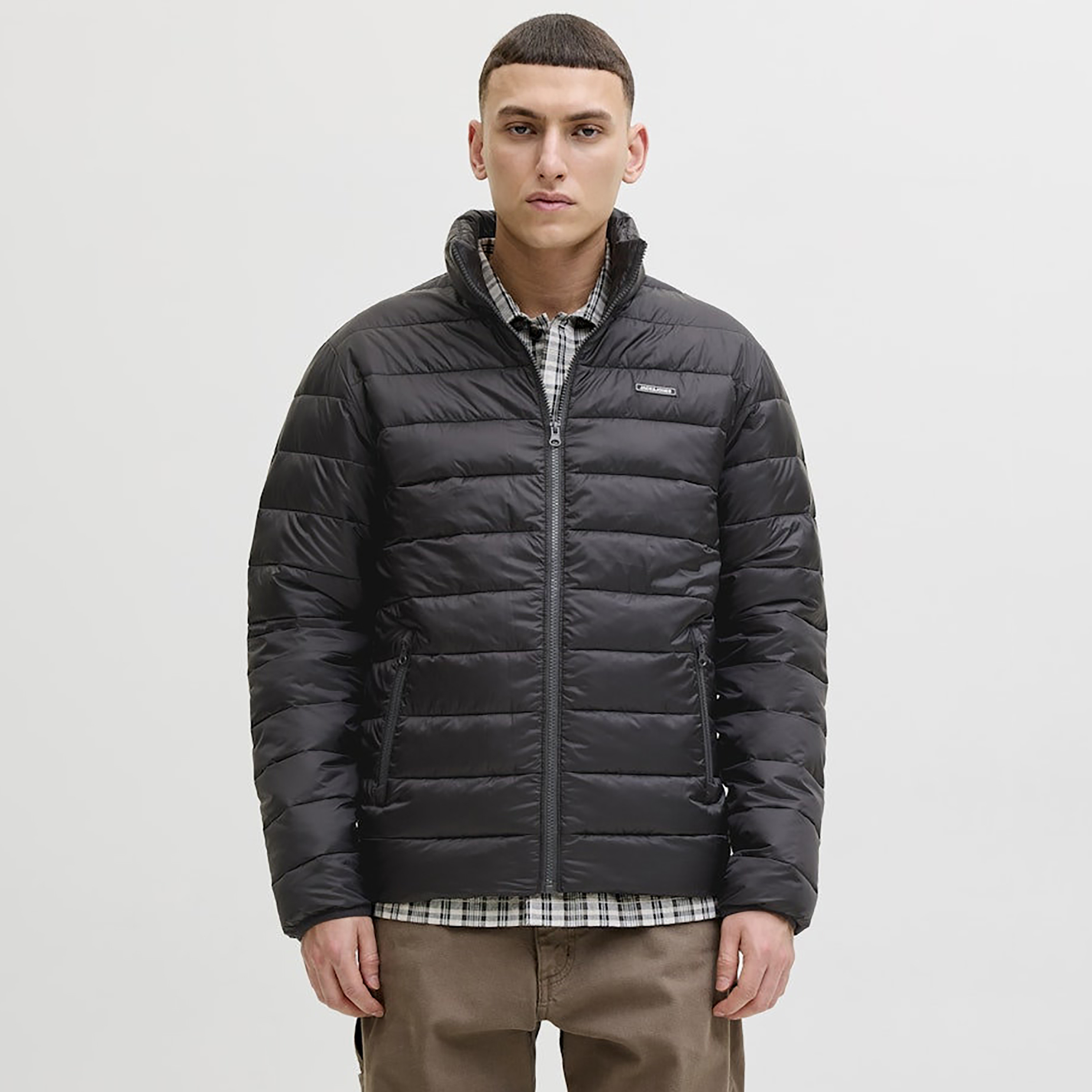 جاكيت "بافر" رجالي سادة بياقة عالية وأكمام طويلة من جاك آند جونز-men-clothing-jacketsandblazers-jackets-image-1