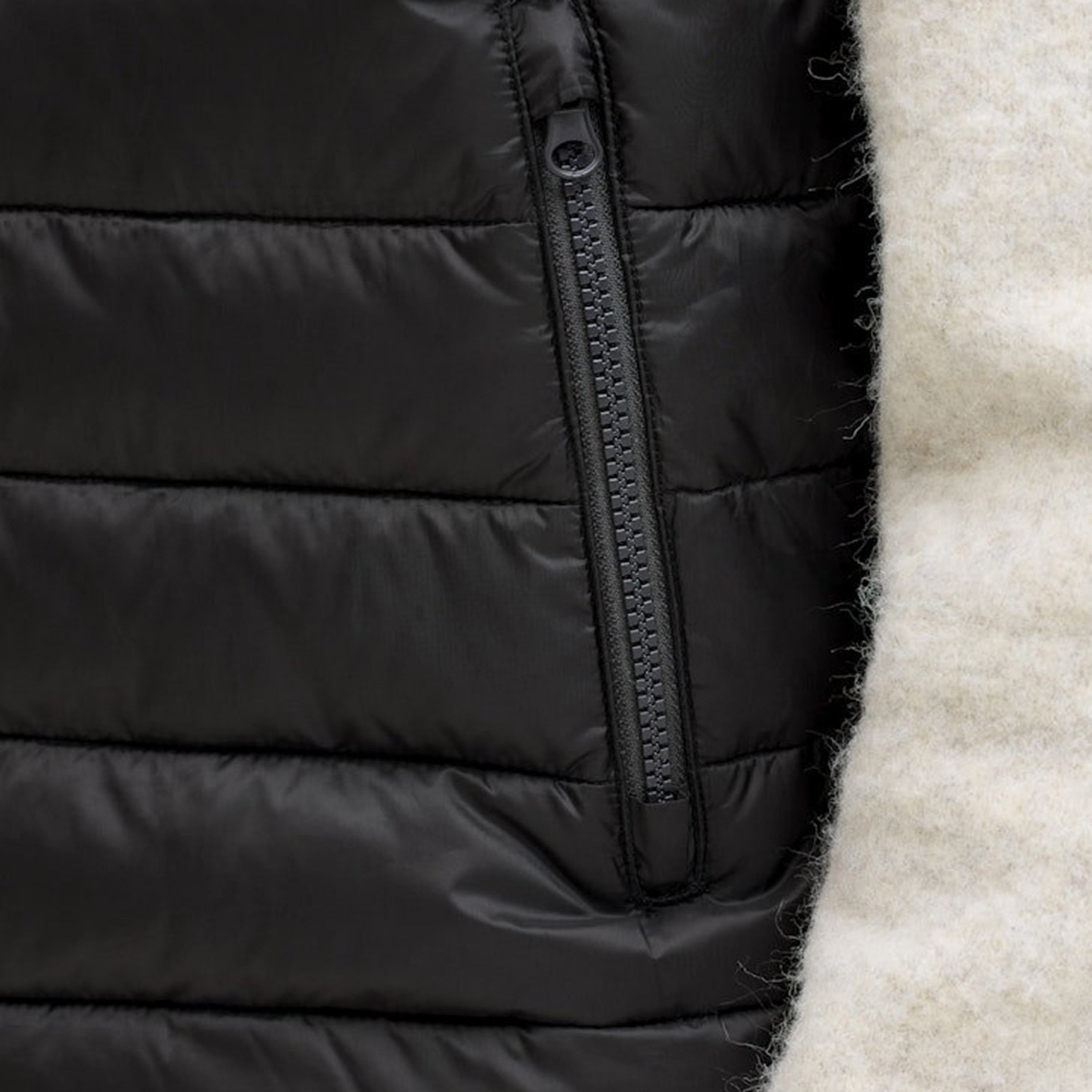 Jack & Jones Plain High Stand-Up Collar Sleeveless Puffer Men's Gilet-men-clothing-jacketsandblazers-jackets-image-3