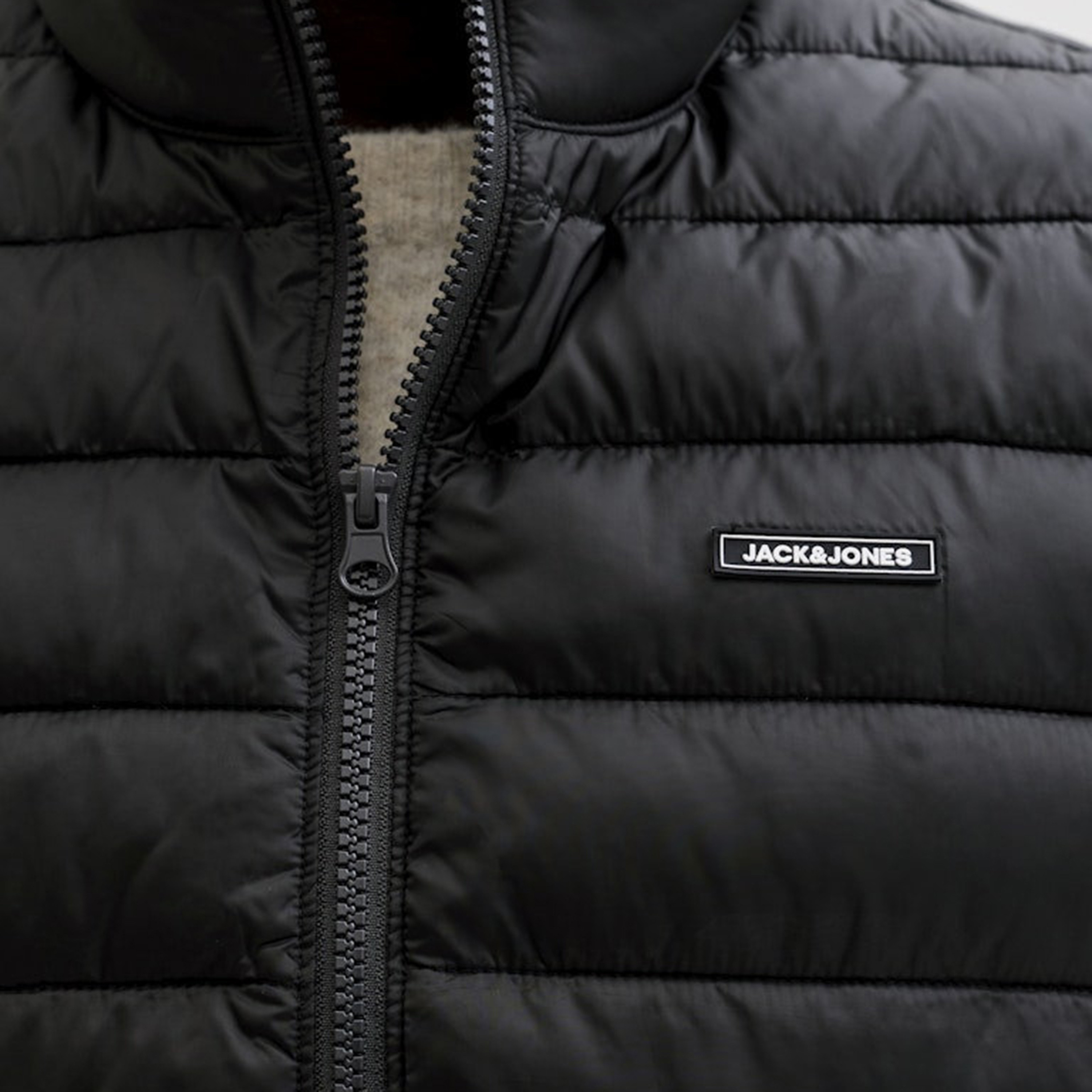 Jack & Jones Plain High Stand-Up Collar Sleeveless Puffer Men's Gilet-men-clothing-jacketsandblazers-jackets-image-4