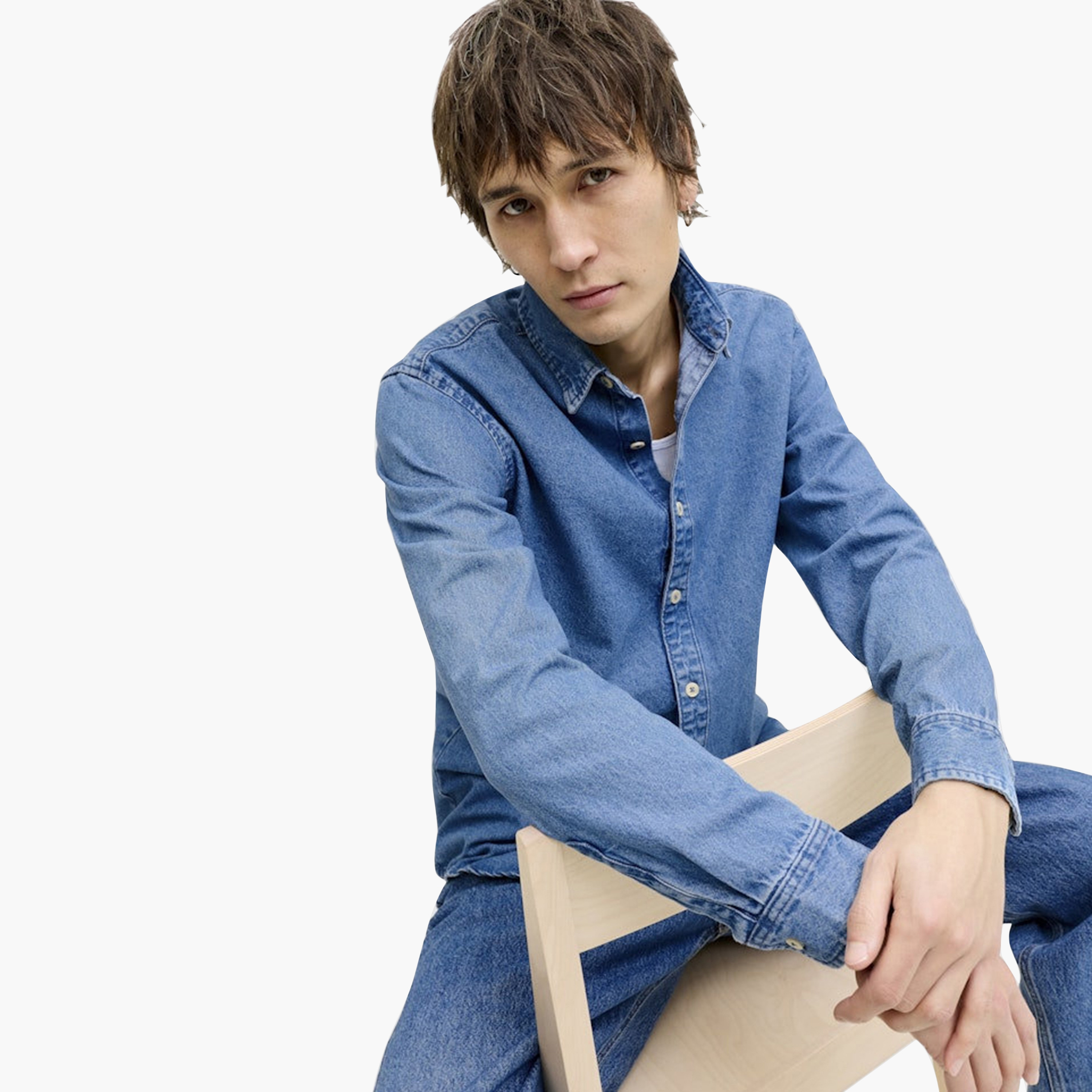 قميص جينز رجالي مغسول بقصّة ضيقة وياقة وأكمام طويلة من جاك آند جونز-men-clothing-shirts-image-10