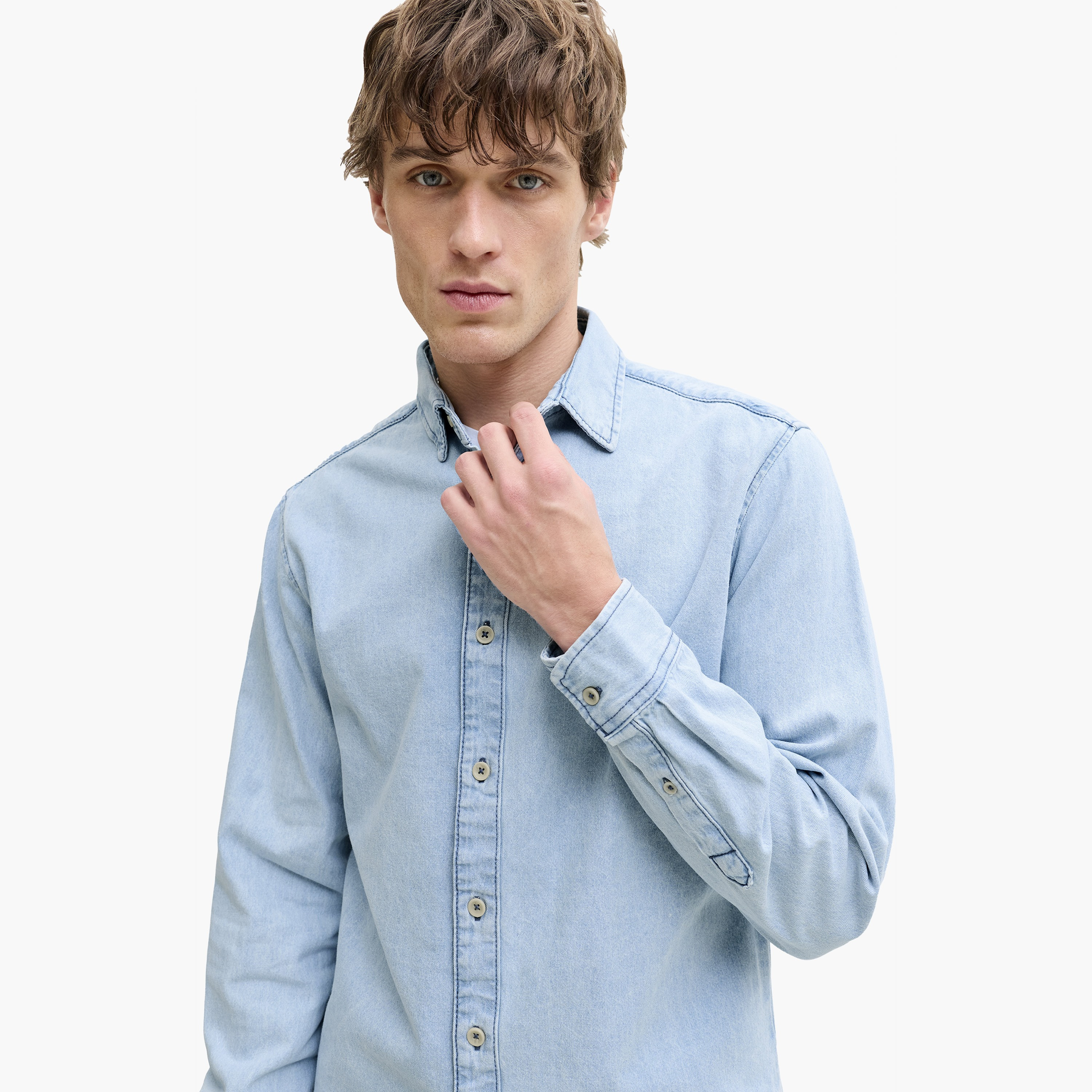 قميص جينز رجالي مغسول بقصّة ضيقة وياقة وأكمام طويلة من جاك آند جونز-men-clothing-shirts-image-3