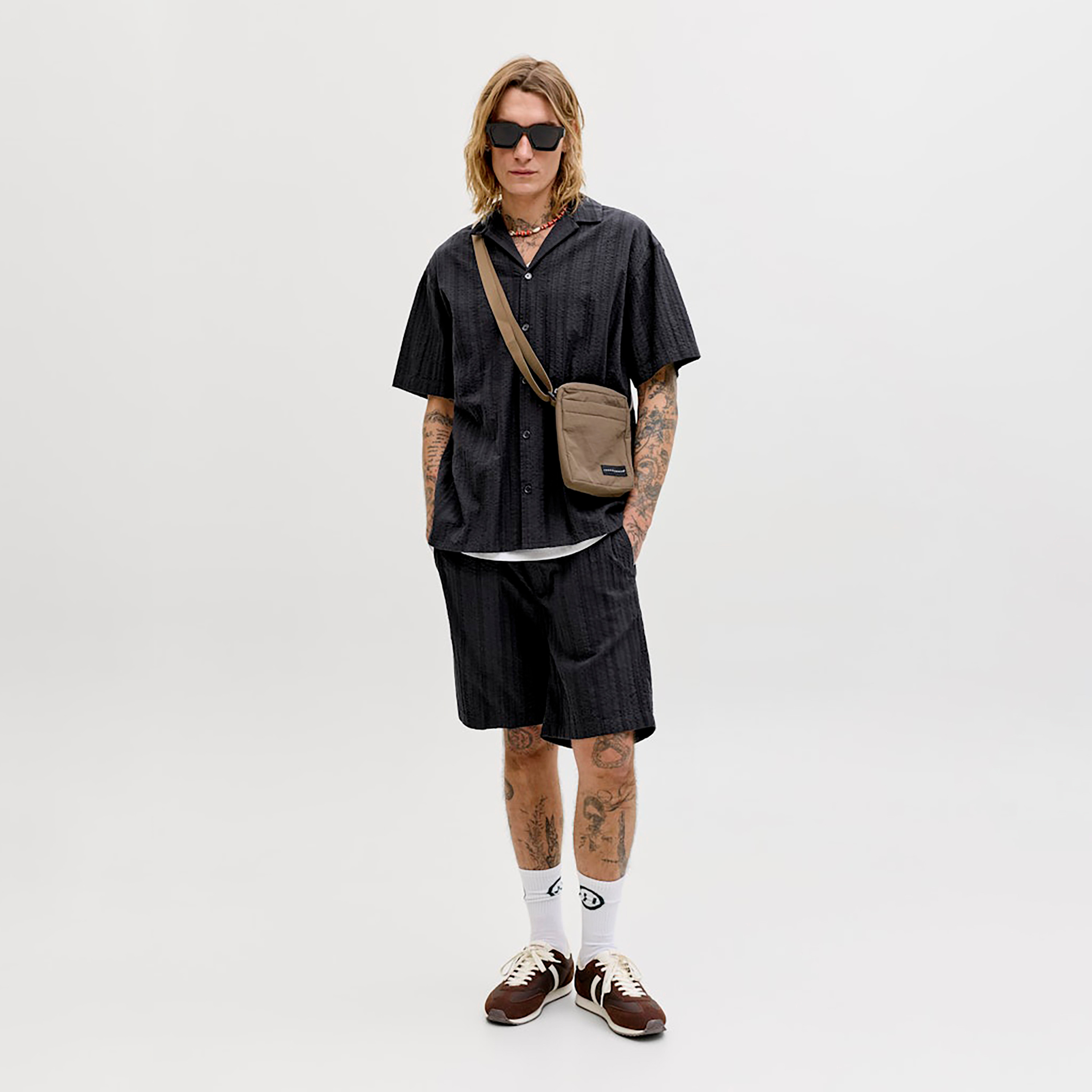Jack & Jones Plain Mid-Rise Elasticated Drawstring Waist Men's Shorts-men-clothing-bottoms-shorts-image-2