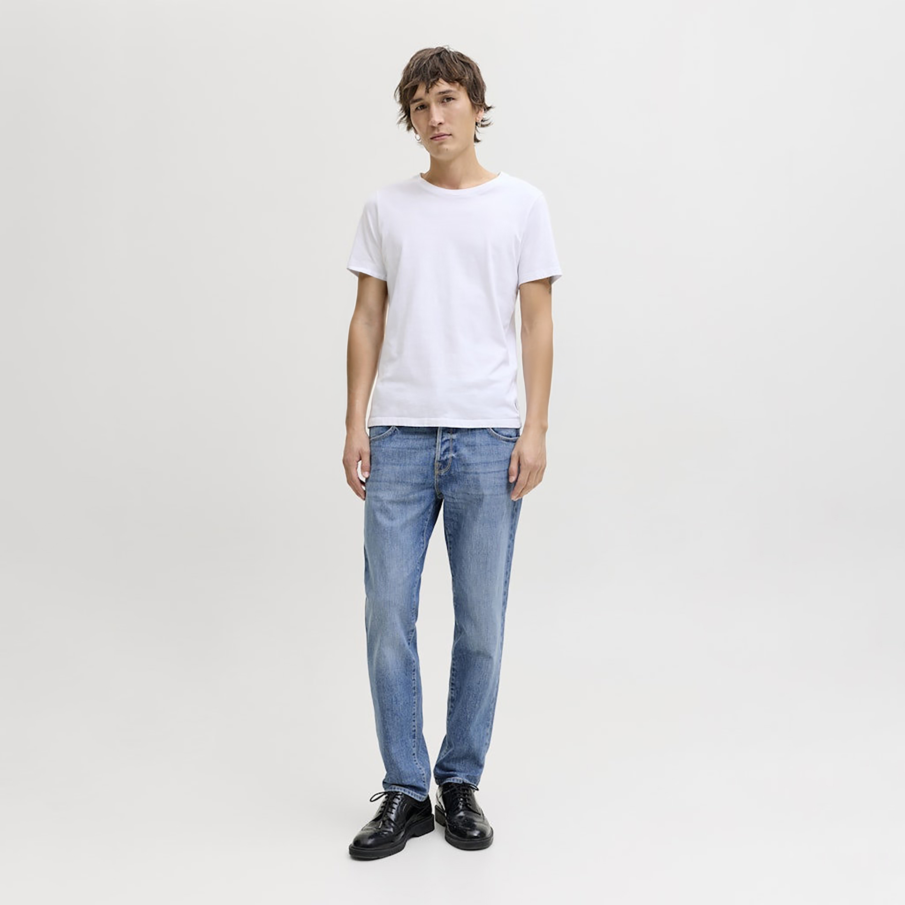 بنطلون جينز رجالي قصة عادية بـ 5 جيوب وخصر متوسط من جاك آند جونز-men-clothing-bottoms-jeans-image-2
