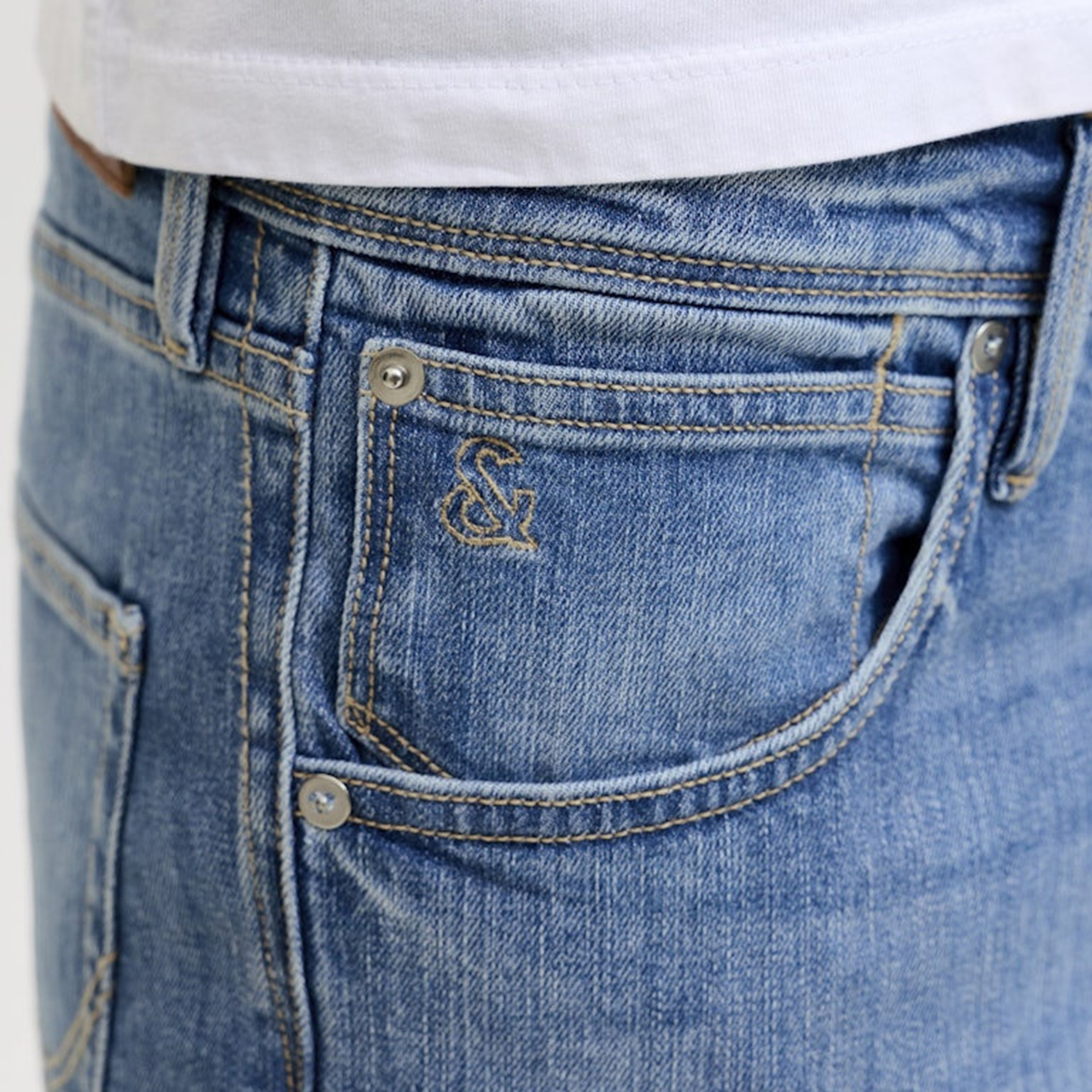 بنطلون جينز رجالي قصة عادية بـ 5 جيوب وخصر متوسط من جاك آند جونز-men-clothing-bottoms-jeans-image-3
