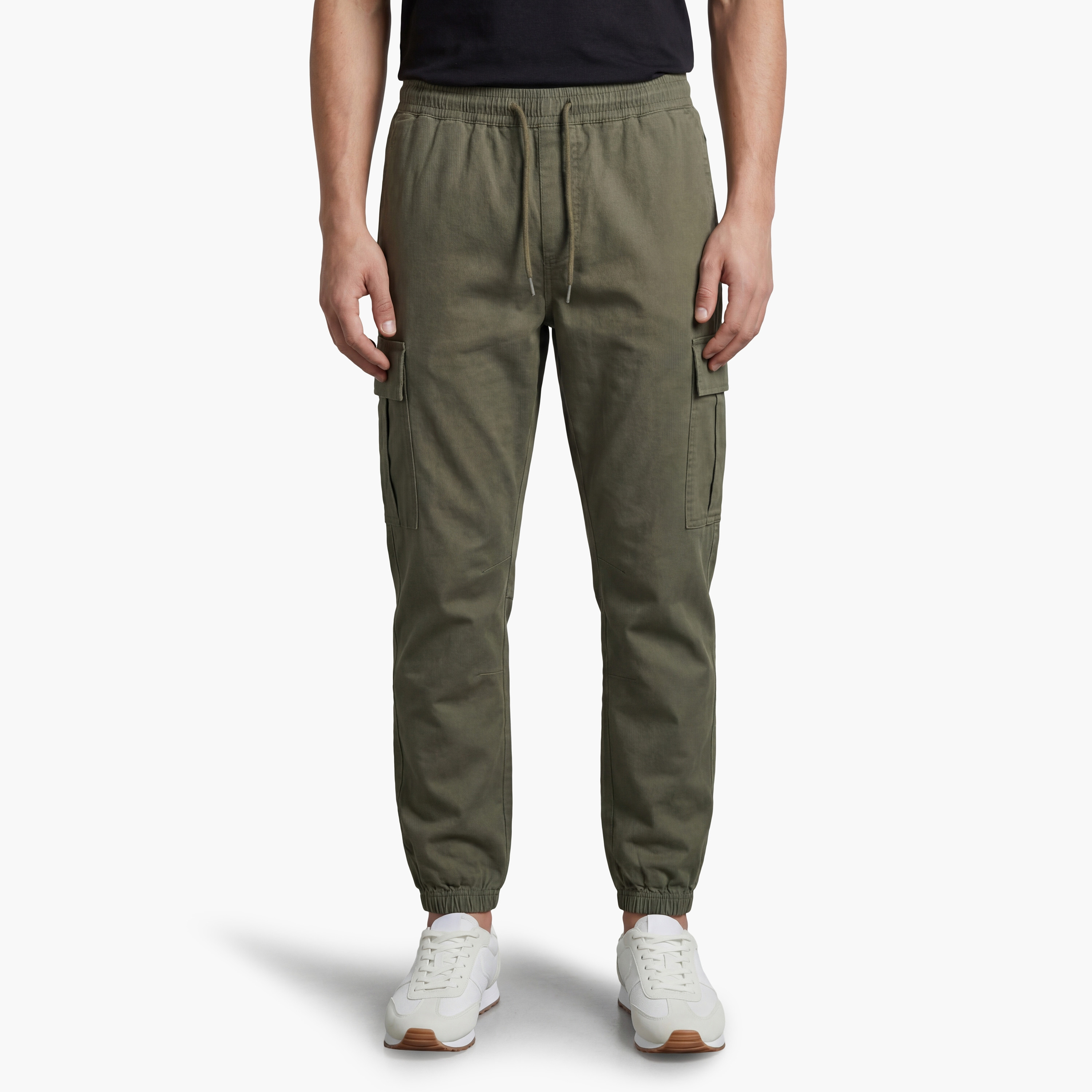 بنطلون جوجر "كارغو" رجالي سادة بخصر متوسط وأربطة من جاك آند جونز-men-clothing-bottoms-trousersandchinos-trousers-image-8