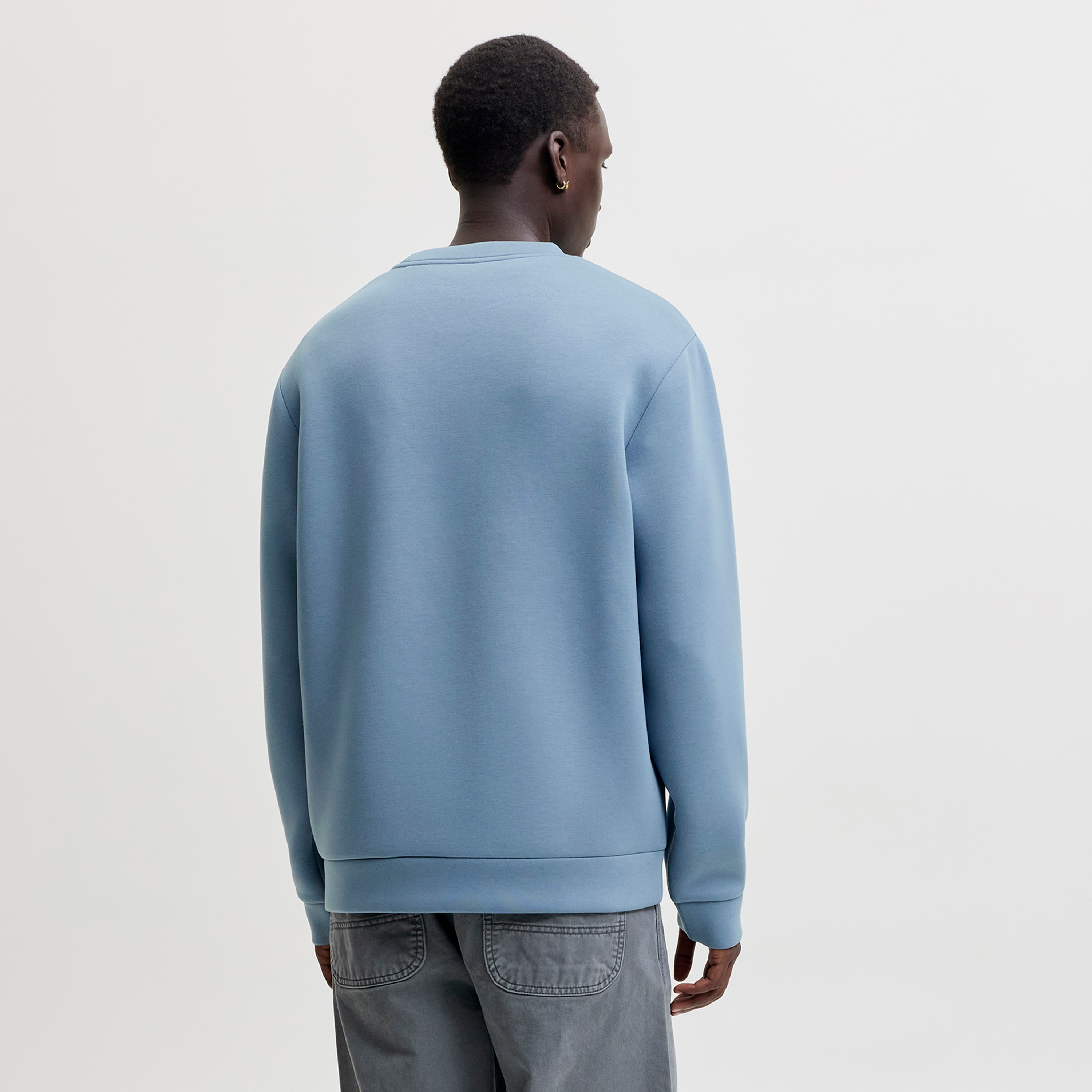 سويت شيرت رجالي سادة برقبة مستديرة وأكمام طويلة من جاك آند جونز-men-winterwear-hoodiesandsweatshirts-image-4