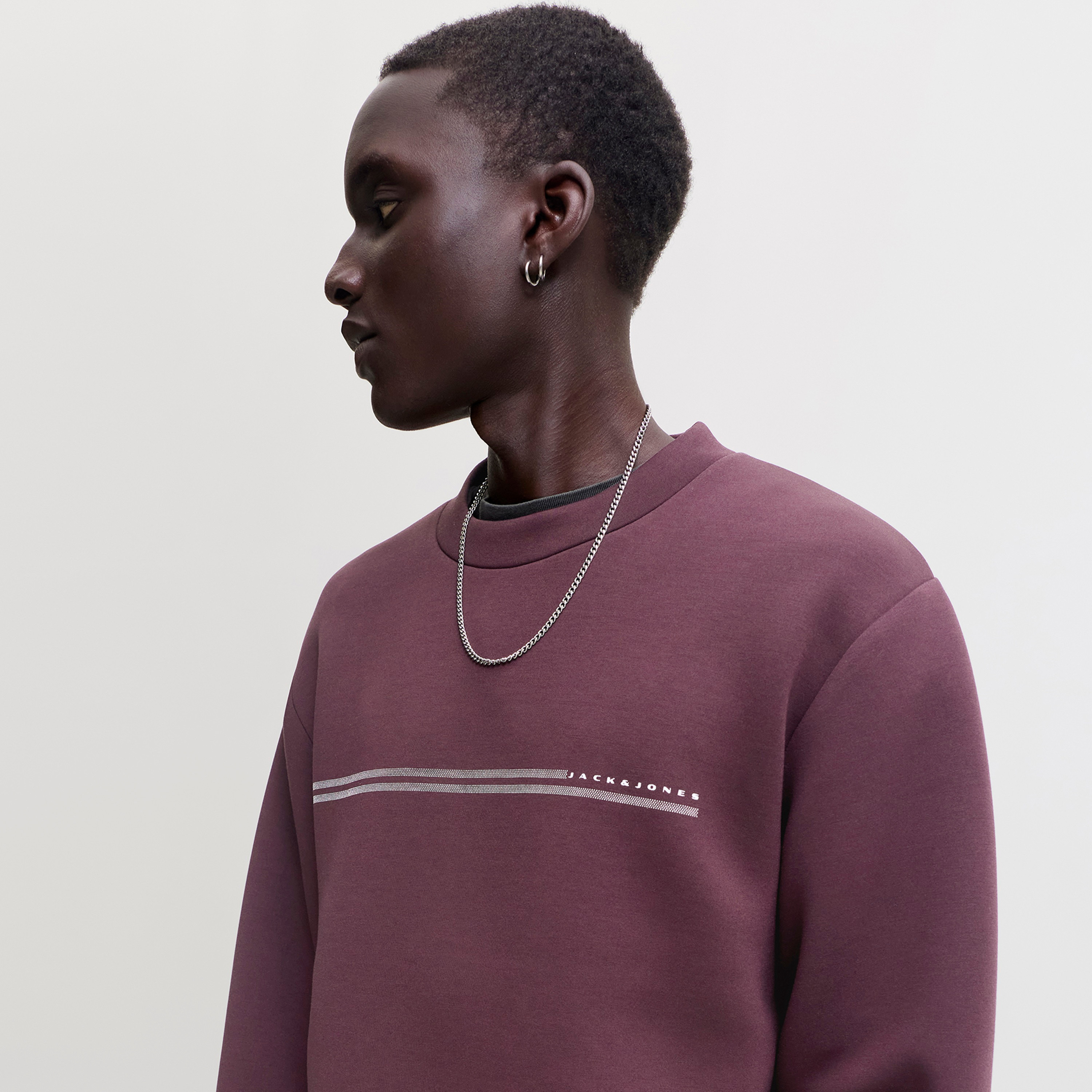 سويت شيرت رجالي سادة برقبة مستديرة وأكمام طويلة من جاك آند جونز-men-winterwear-hoodiesandsweatshirts-image-3