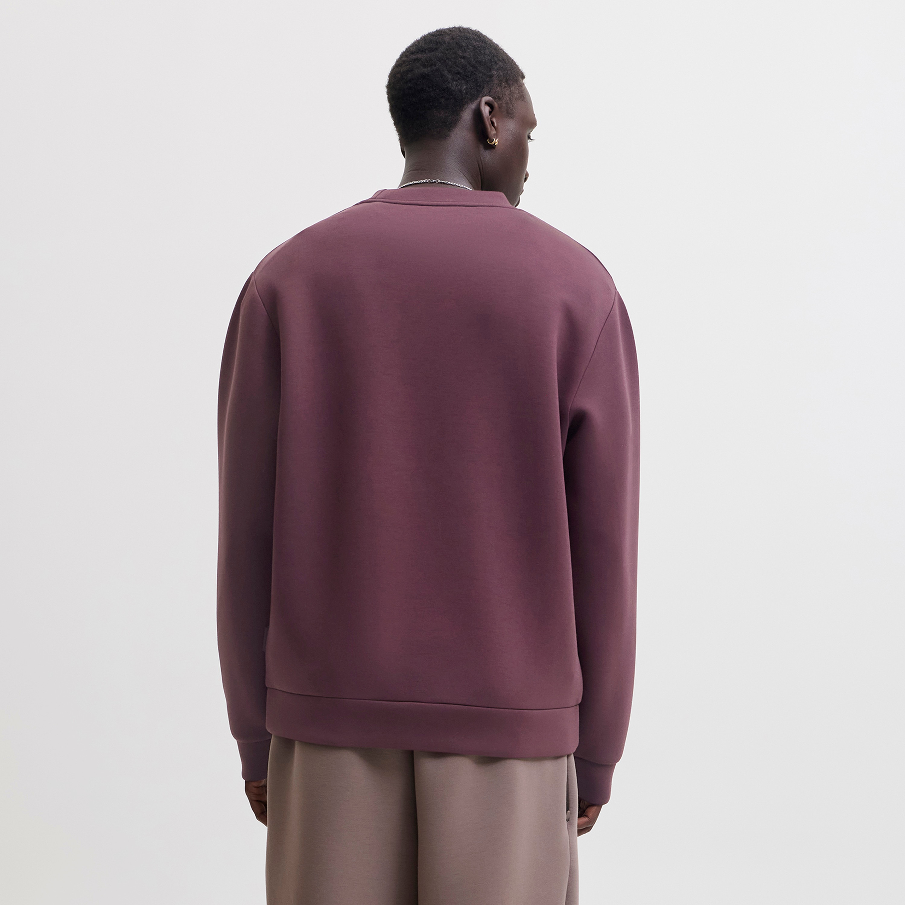 سويت شيرت رجالي سادة برقبة مستديرة وأكمام طويلة من جاك آند جونز-men-winterwear-hoodiesandsweatshirts-image-4