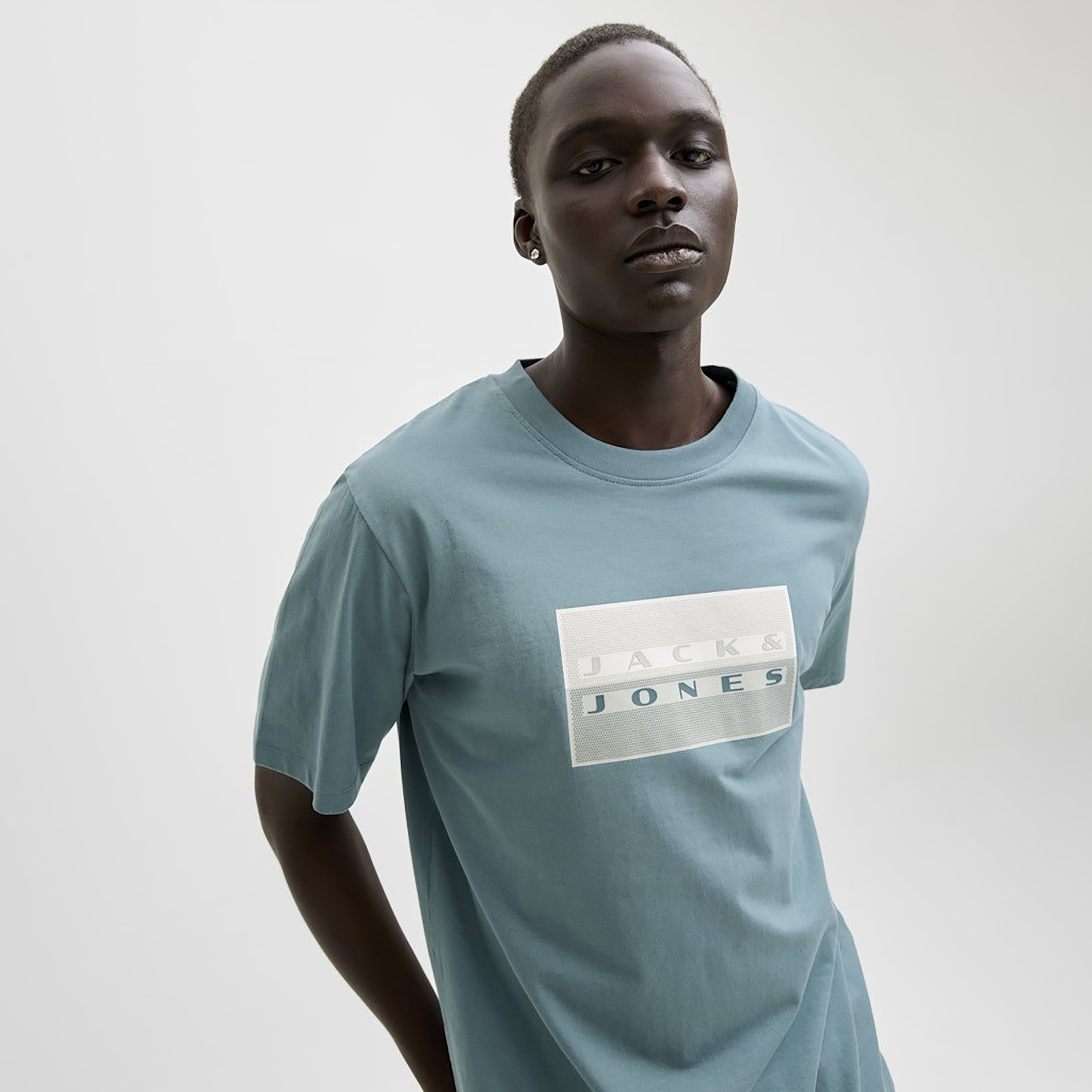 تي شيرت رجالي مطبوع بياقة دائرية وأكمام قصيرة من جاك اند جونز-men-clothing-tshirtsandpolos-tshirts-image-7