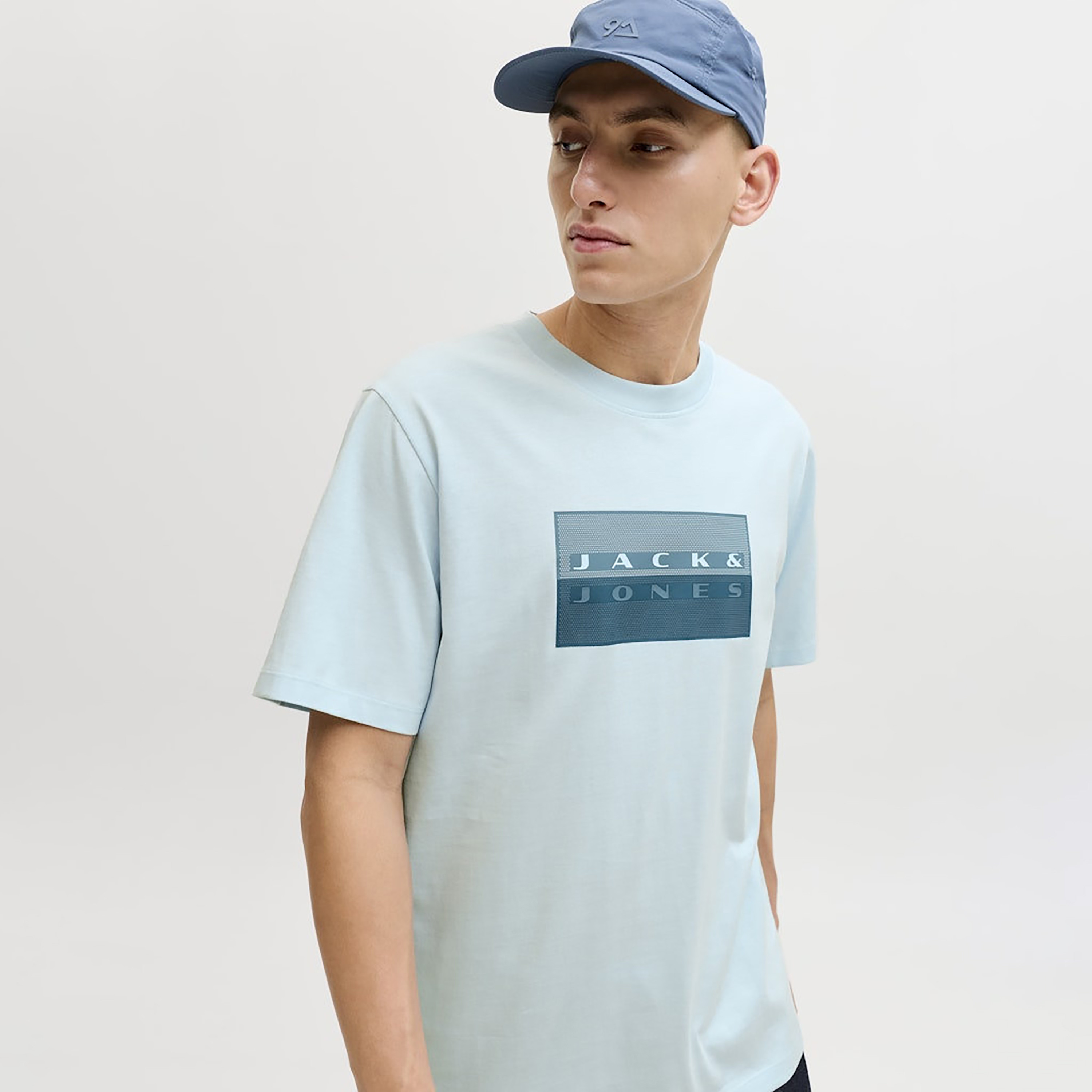 تي شيرت رجالي مطبوع بياقة دائرية وأكمام قصيرة من جاك اند جونز-men-clothing-tshirtsandpolos-tshirts-image-15
