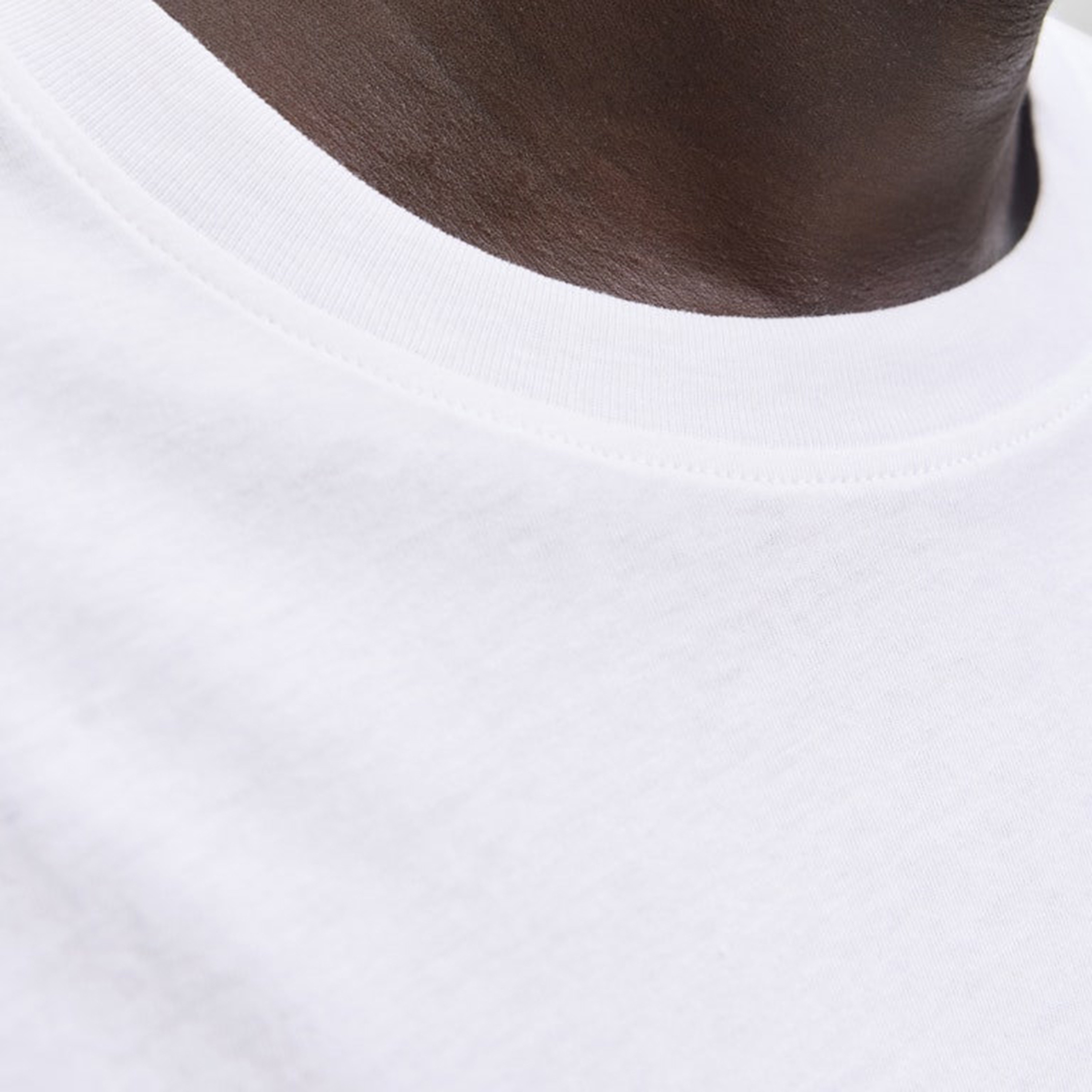 تيشيرت رجالي مطبوع بشعار الماركة بفتحة رقبة مستديرة وأكمام قصيرة من جاك آند جونز-men-clothing-tshirtsandpolos-tshirts-image-4
