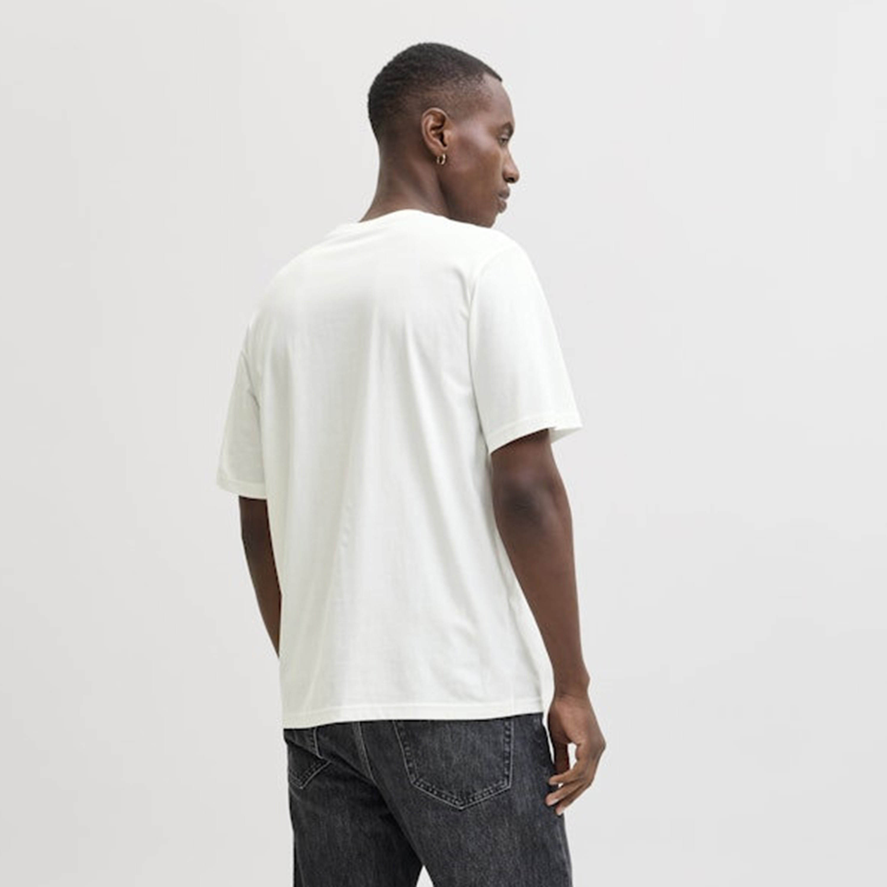 تي شيرت رجالي مطبوع بياقة دائرية وأكمام قصيرة من جاك اند جونز-men-clothing-tshirtsandpolos-tshirts-image-4