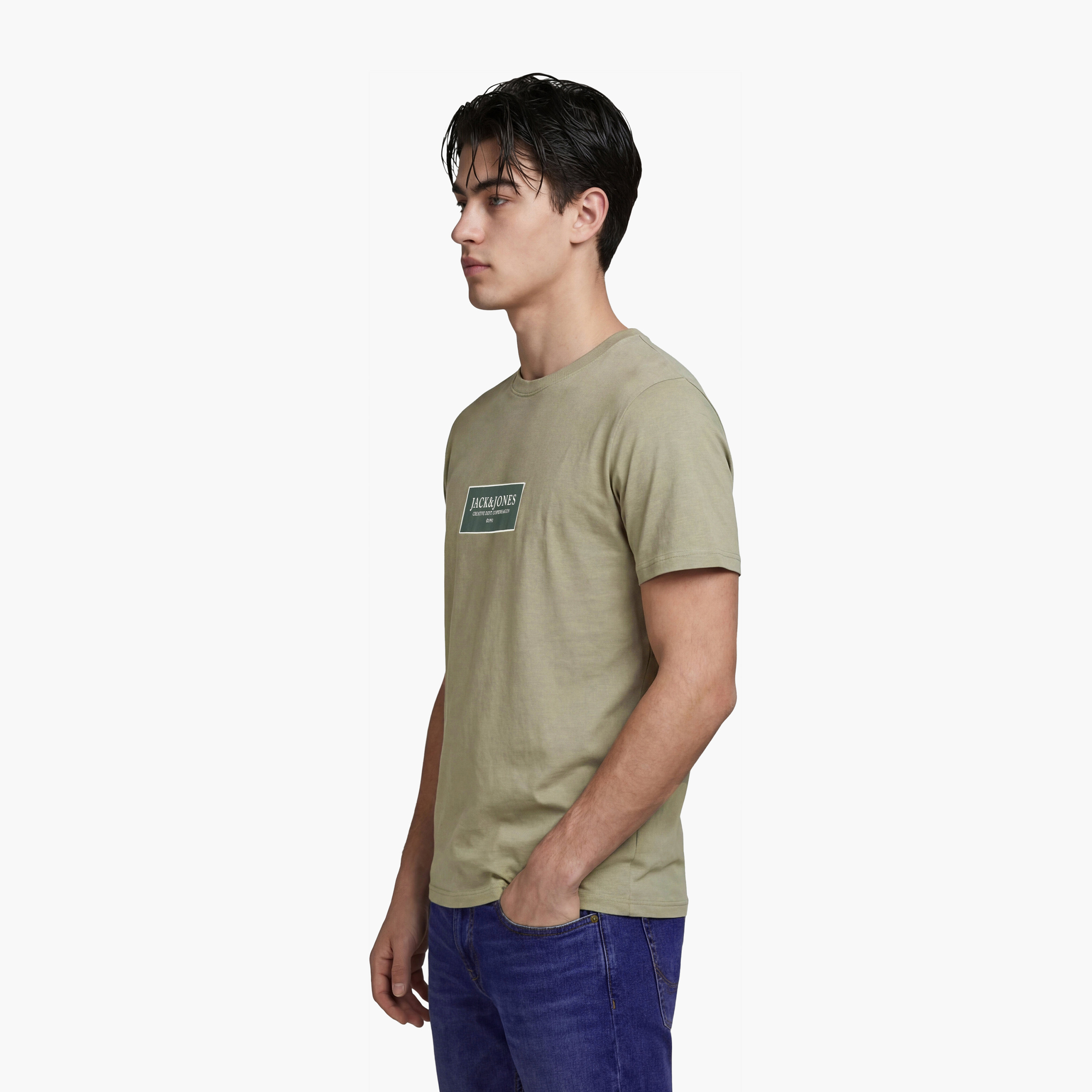 تيشيرت رجالي مطبوع برسومات بياقة دائرية وأكمام قصيرة من جاك ان جونز-men-clothing-tshirtsandpolos-tshirts-image-11
