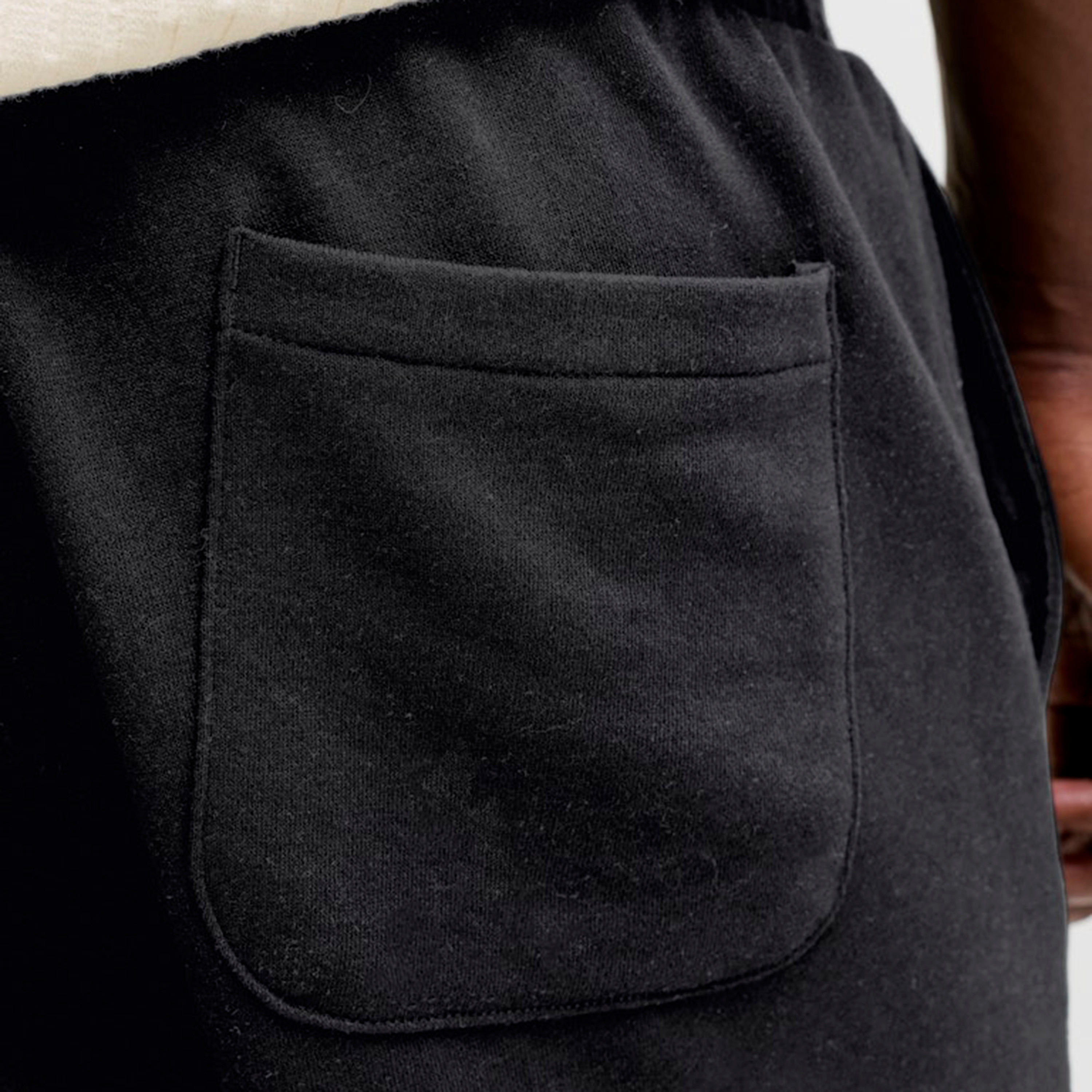 شورت رجالي سادة بخصر مطاطي برباط وقصة متوسطة الارتفاع من جاك آند جونز-men-clothing-bottoms-shorts-image-3
