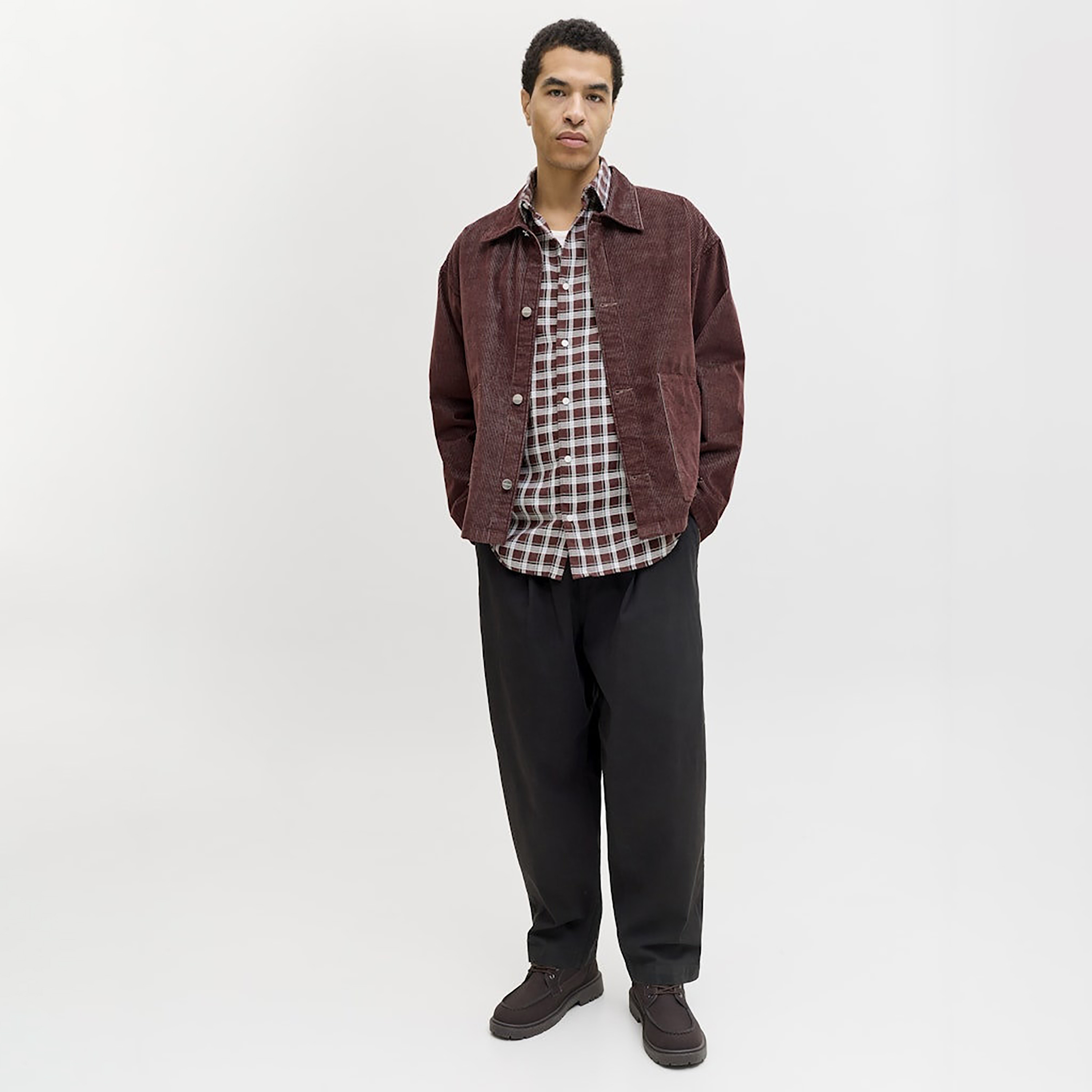 بنطلون رياضي (جوغر) رجالي جاك آند جونز سادة برباط شد وخصر متوسط الارتفاع-men-clothing-bottoms-joggers-image-2