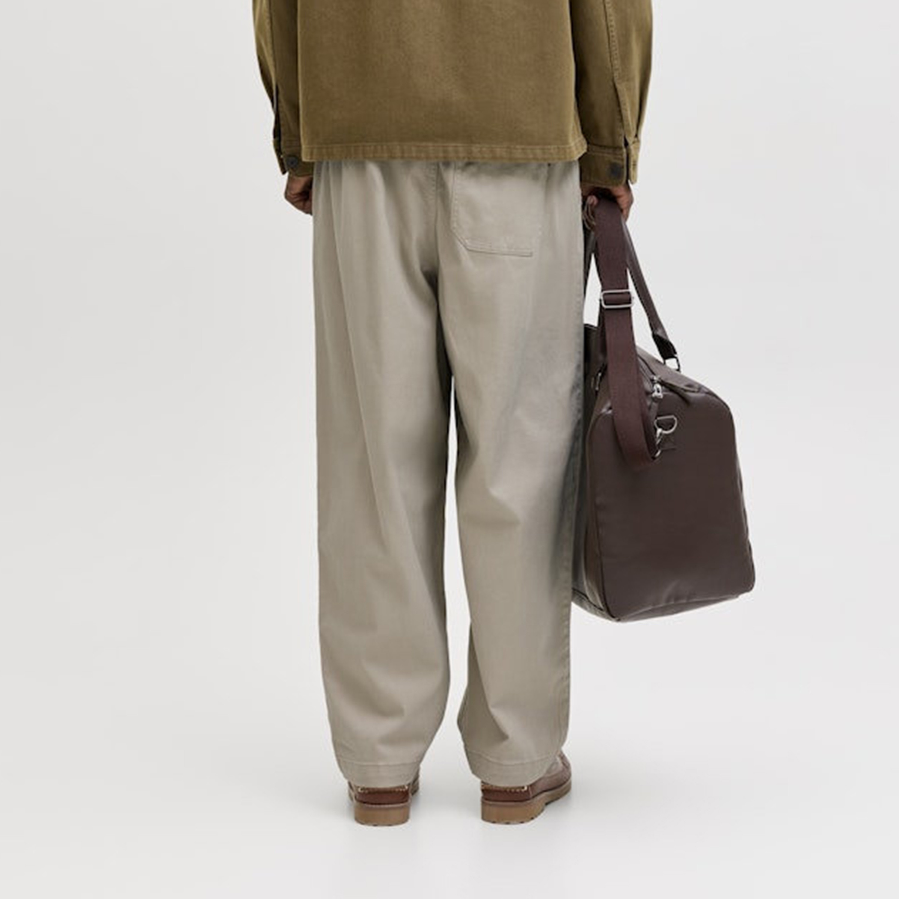 بنطلون رياضي (جوغر) رجالي جاك آند جونز سادة برباط شد وخصر متوسط الارتفاع-men-clothing-bottoms-joggers-image-10
