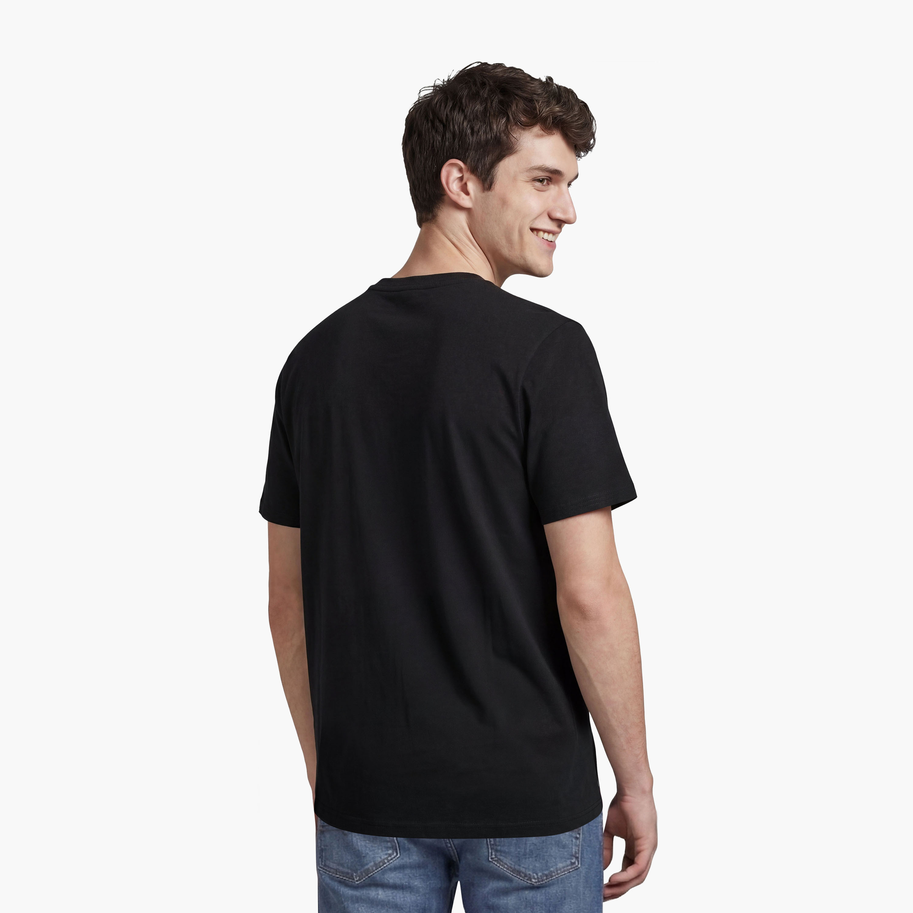 تي شيرت رجالي بلس سادة برقبة دائرية وأكمام قصيرة من جاك آند جونز-men-clothing-tshirtsandpolos-tshirts-image-21