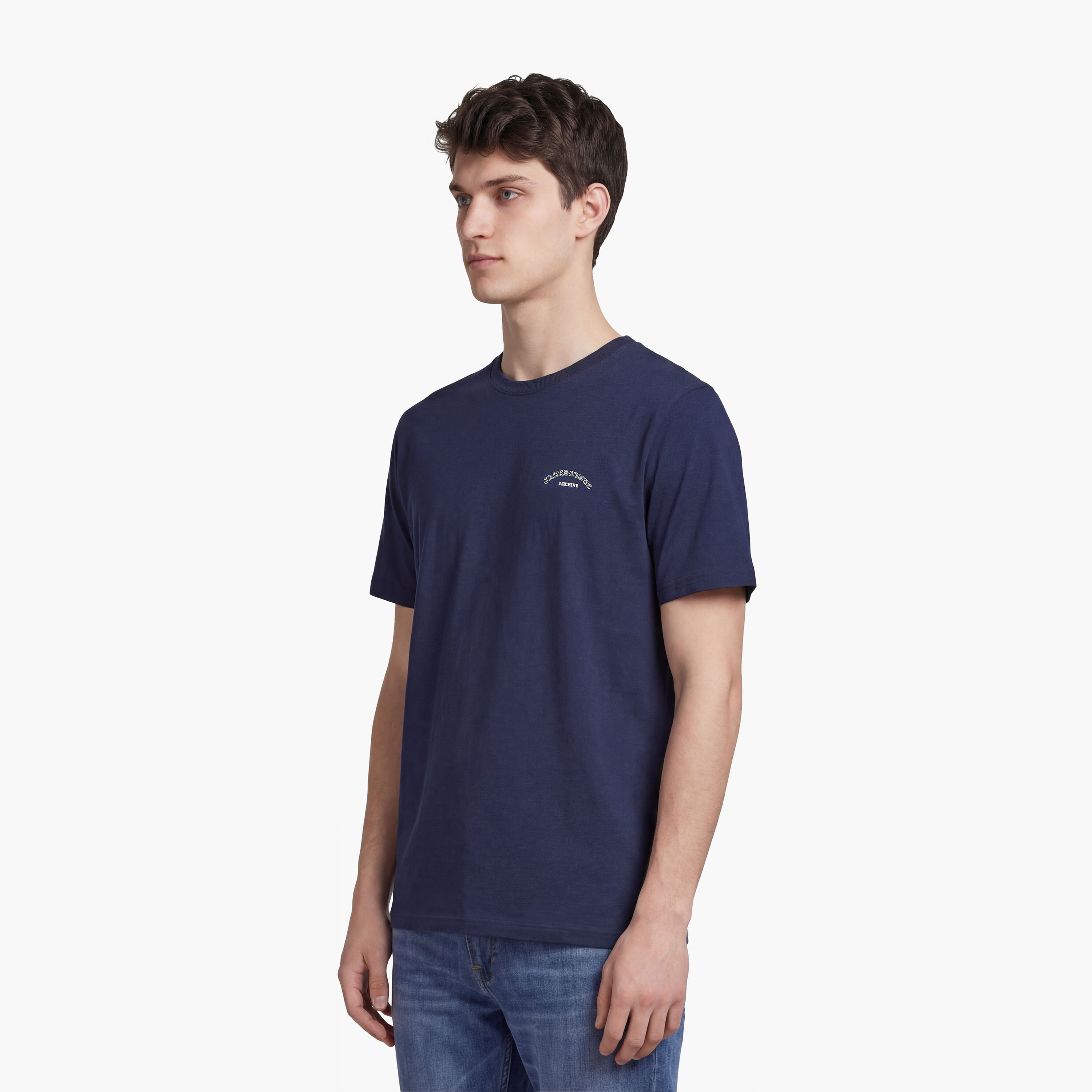 تي شيرت رجالي بلس سادة برقبة دائرية وأكمام قصيرة من جاك آند جونز-men-clothing-tshirtsandpolos-tshirts-image-11
