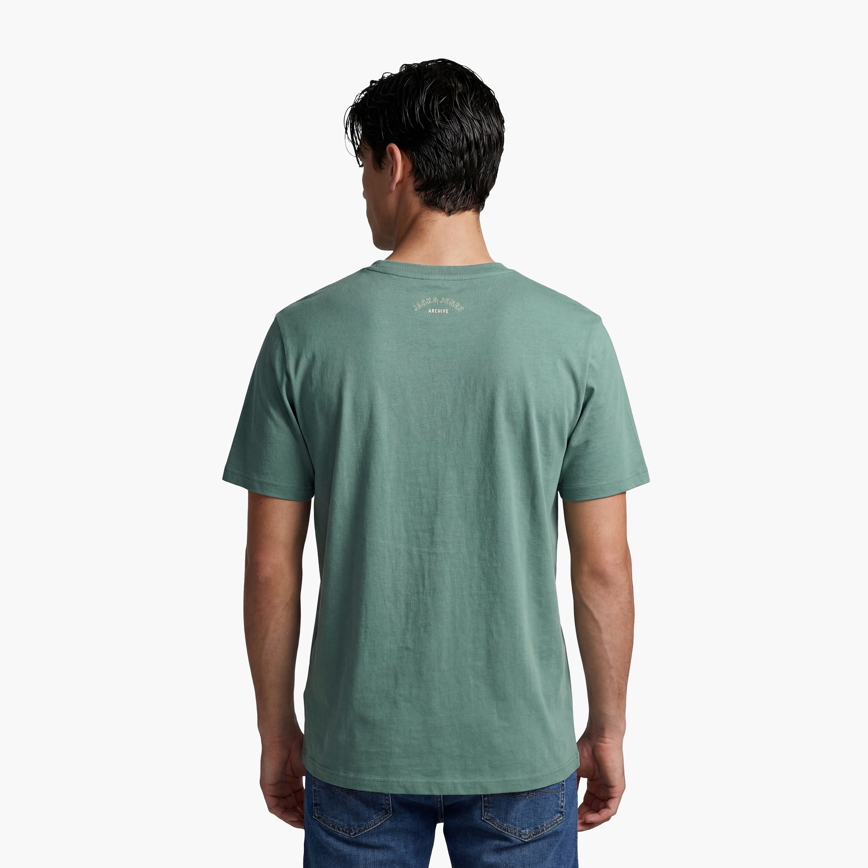 تي شيرت رجالي بلس سادة برقبة دائرية وأكمام قصيرة من جاك آند جونز-men-clothing-tshirtsandpolos-tshirts-image-4