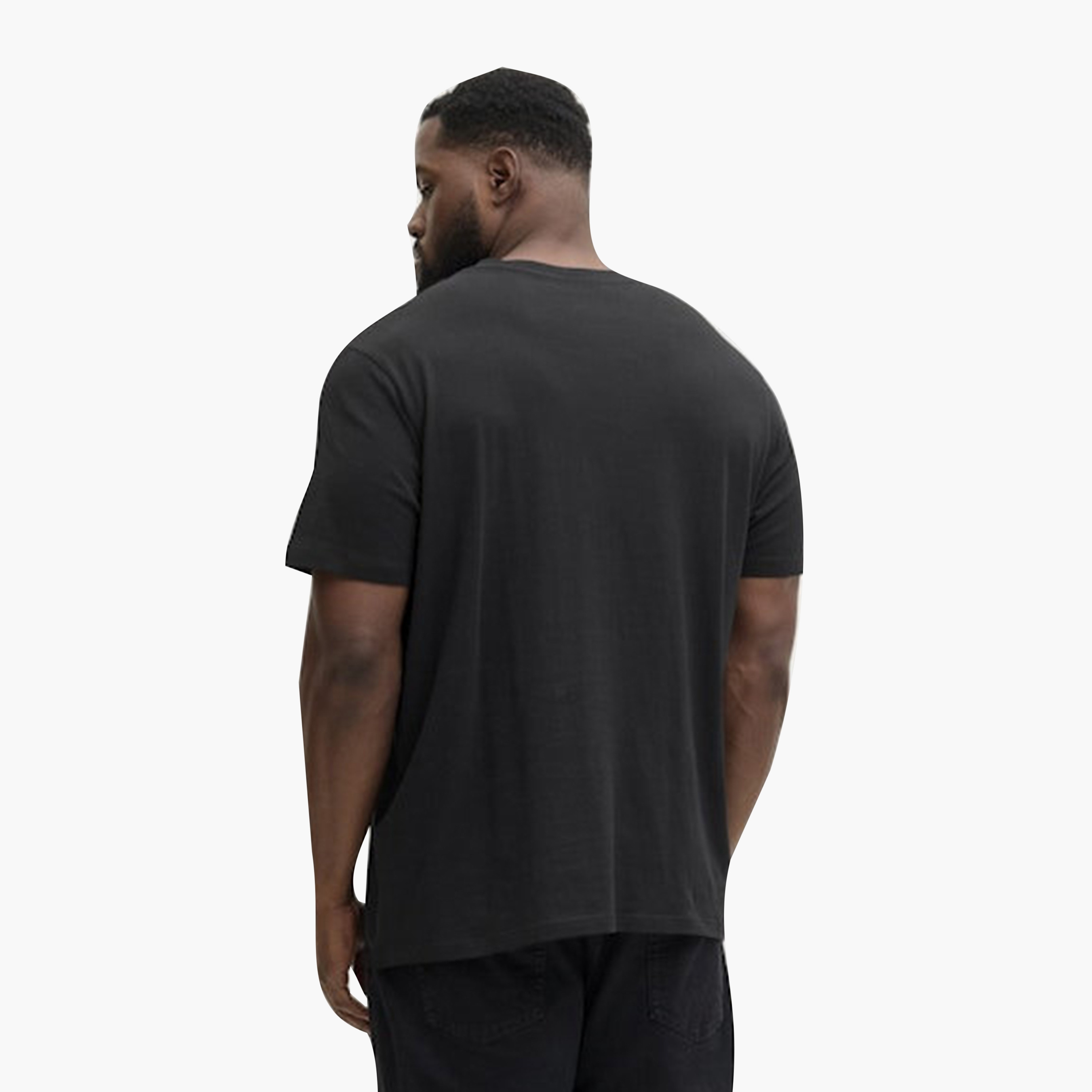 تي شيرت رجالي بلس بطبعة جرافيكية ورقبة دائرية وأكمام قصيرة من جاك آند جونز-men-clothing-tshirtsandpolos-tshirts-image-4