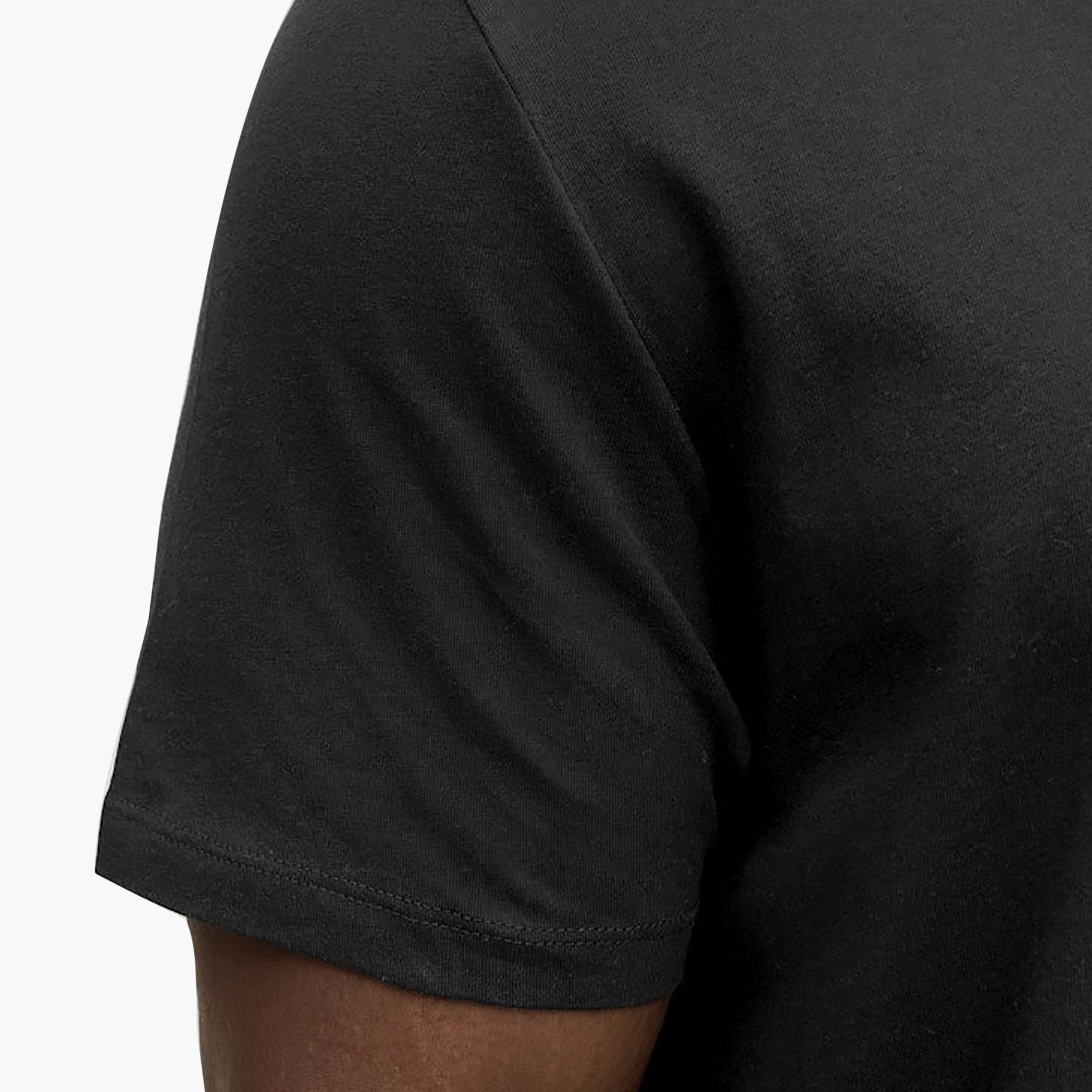 تي شيرت رجالي بلس بطبعة جرافيكية ورقبة دائرية وأكمام قصيرة من جاك آند جونز-men-clothing-tshirtsandpolos-tshirts-image-5